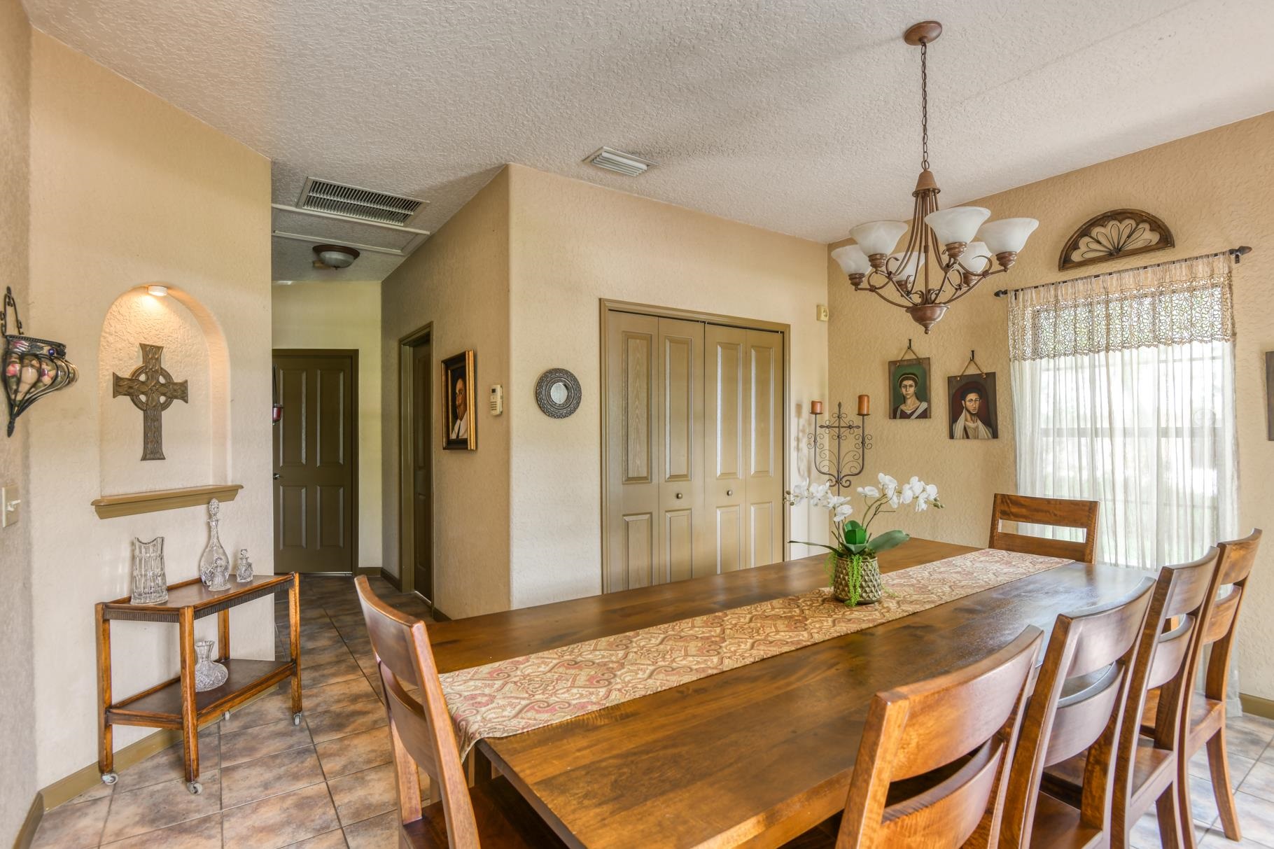 Image 8 of 50 For 998 Aragon Ave.