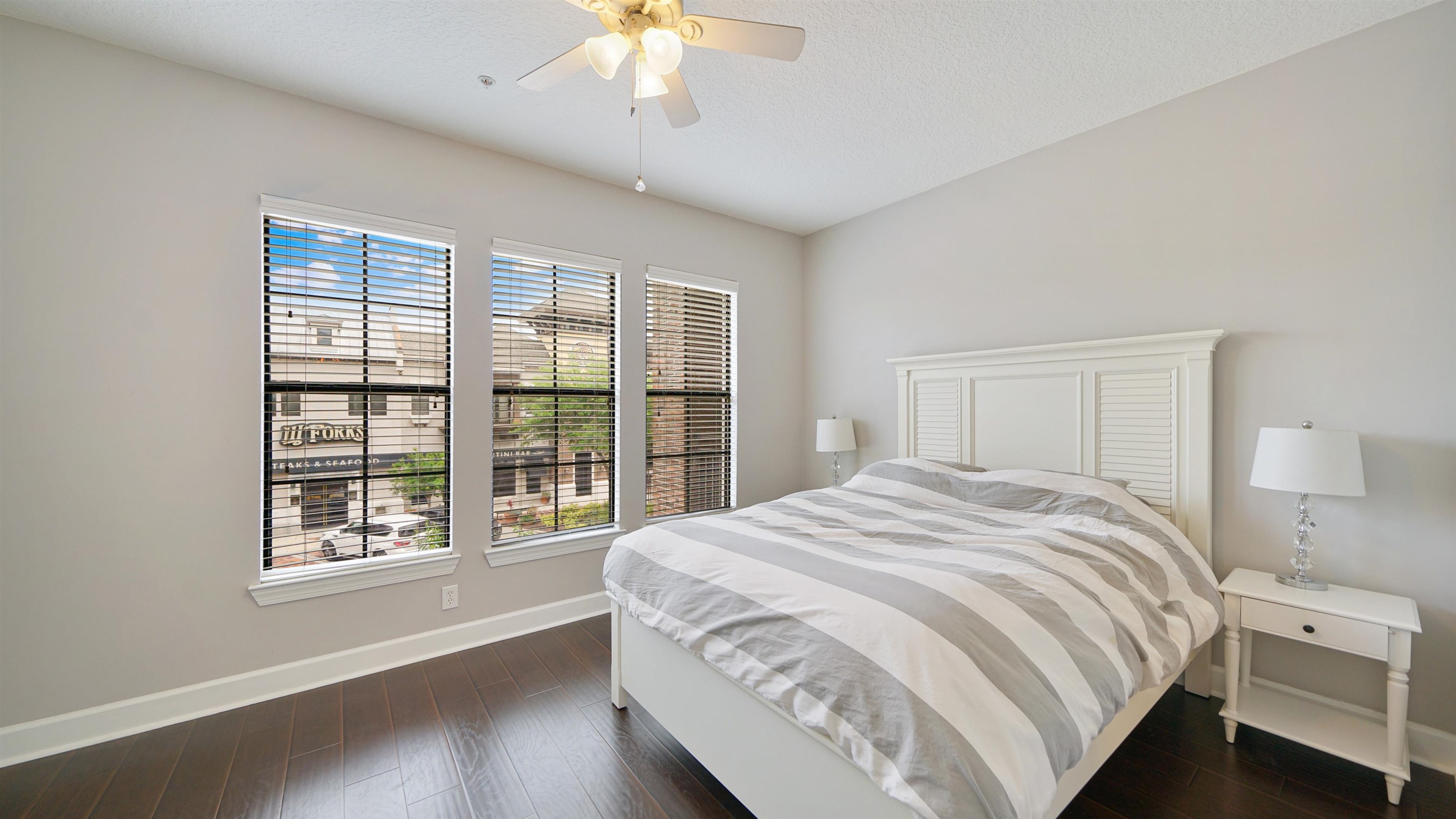 Image 16 of 56 For 9823 Tapestry Park Cir  116