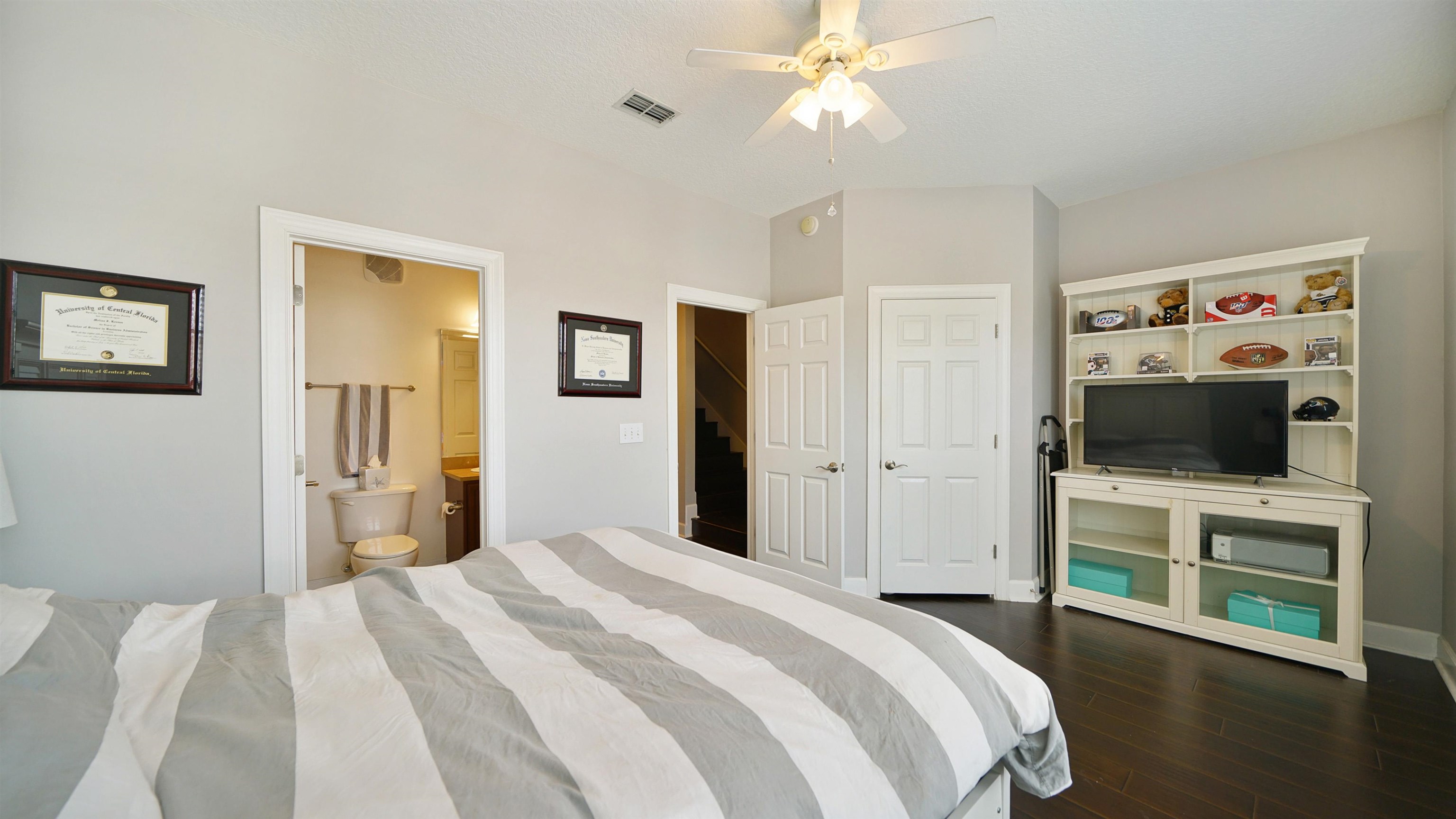 Image 17 of 56 For 9823 Tapestry Park Cir  116