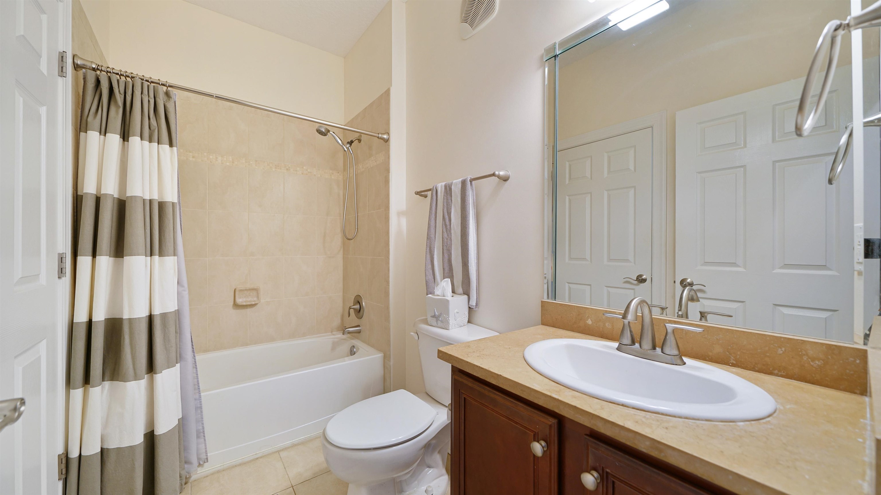 Image 18 of 56 For 9823 Tapestry Park Cir  116