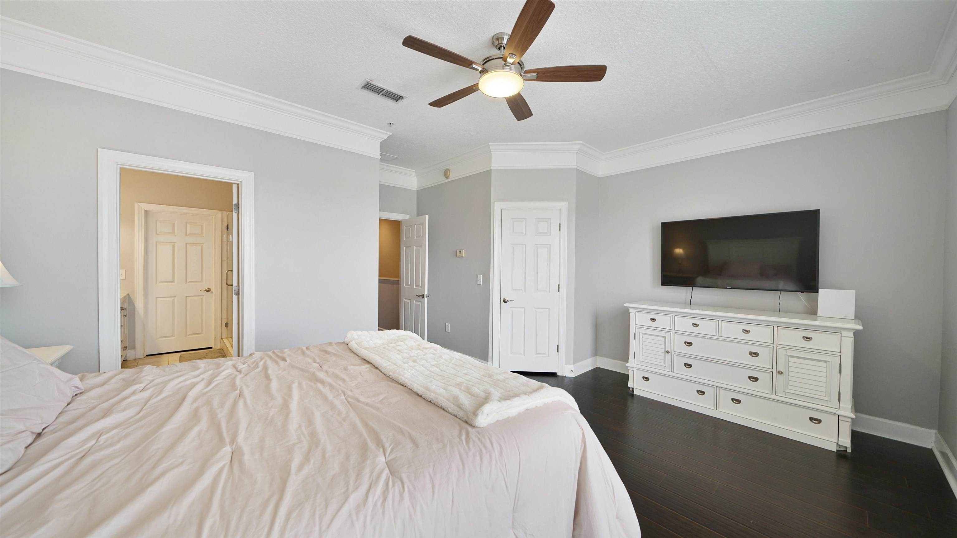 Image 25 of 56 For 9823 Tapestry Park Cir  116