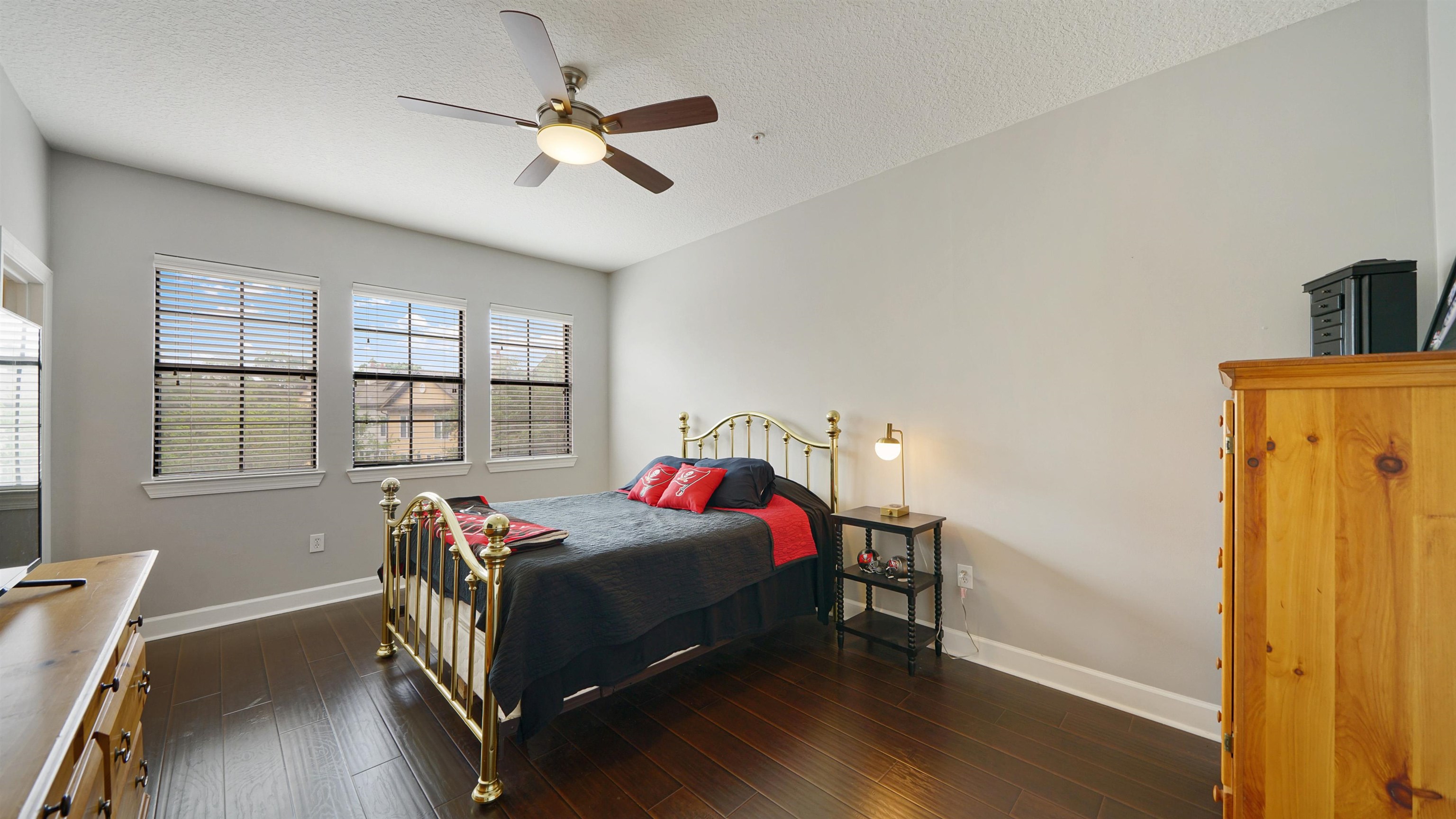 Image 29 of 56 For 9823 Tapestry Park Cir  116