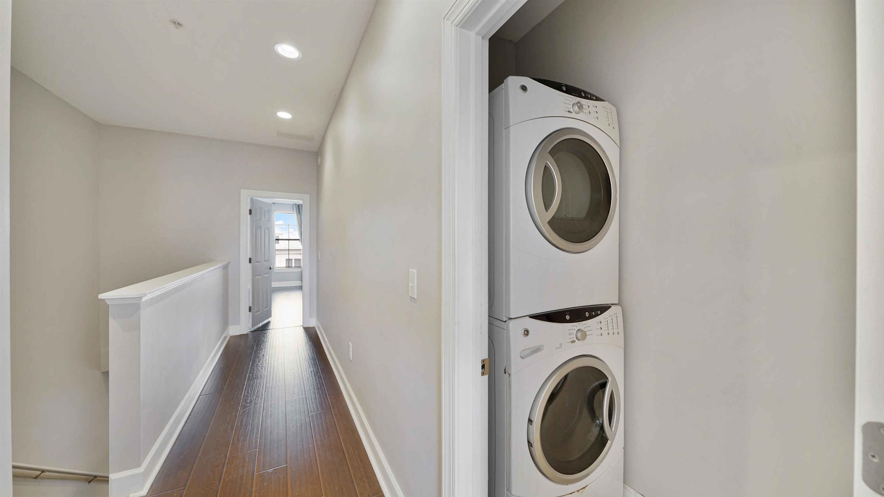 Image 32 of 56 For 9823 Tapestry Park Cir  116