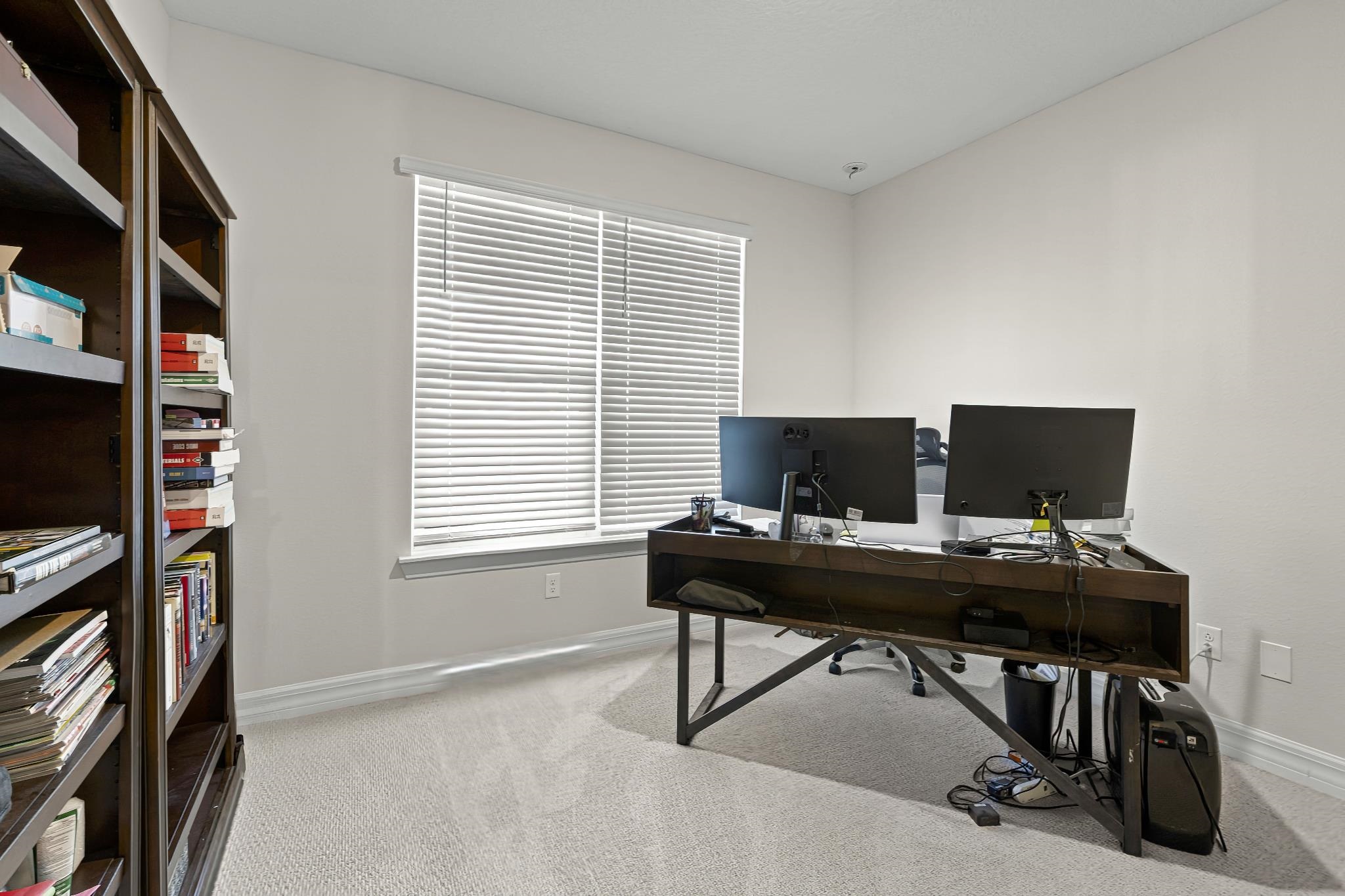 Image 29 of 56 For 70 Salazar St + Flex & Office