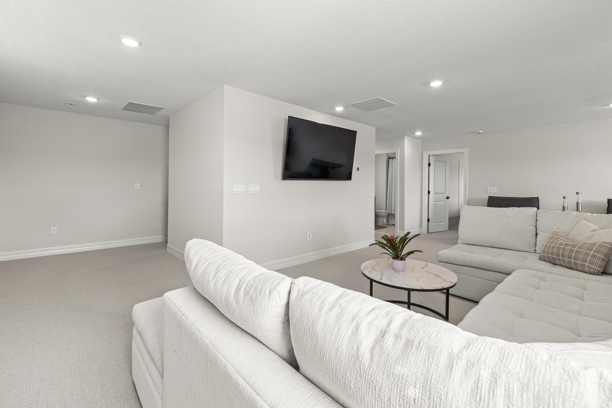 Image 33 of 56 For 70 Salazar St + Flex & Office