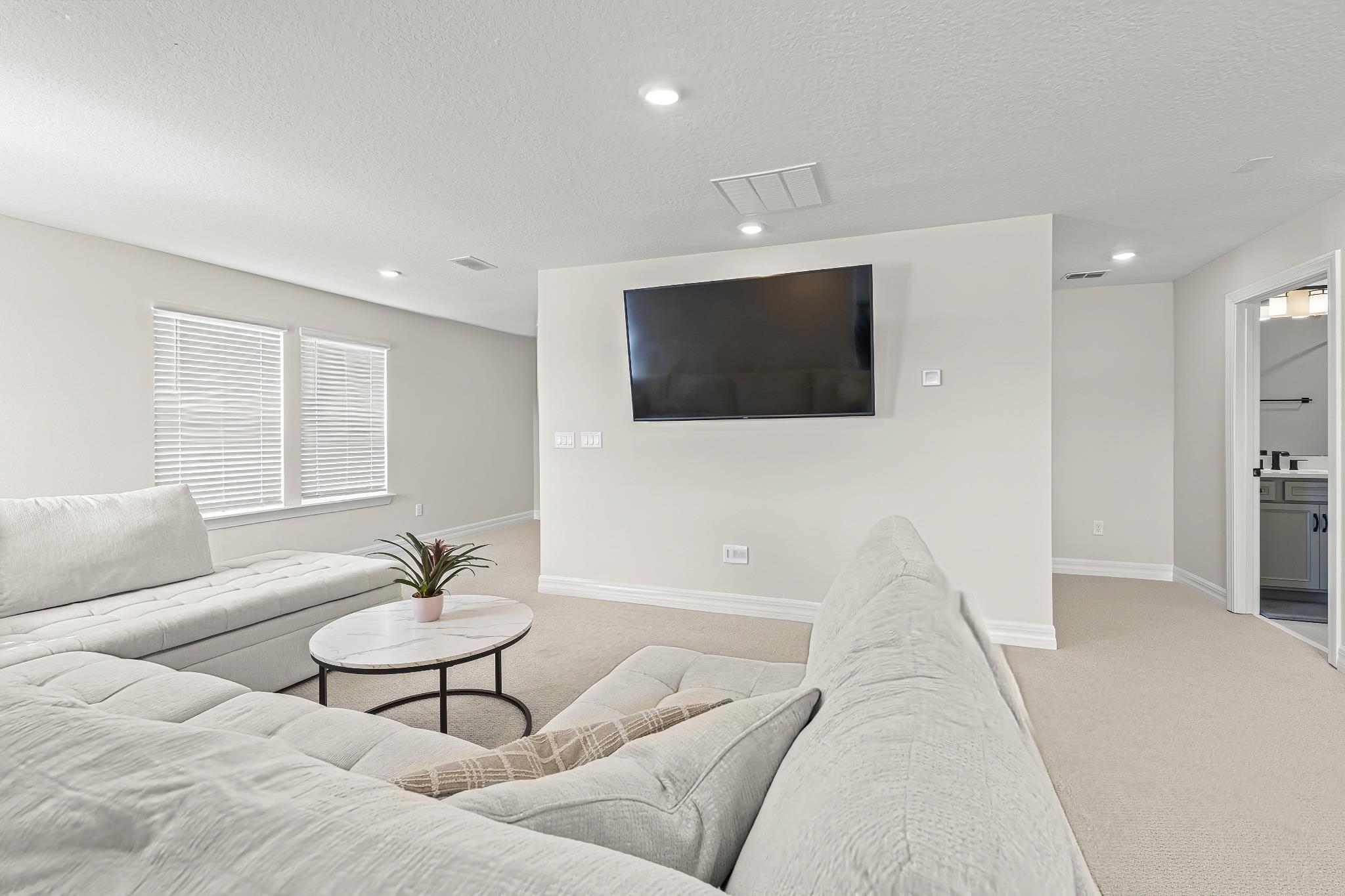 Image 34 of 56 For 70 Salazar St + Flex & Office