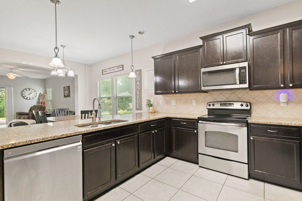Image 11 of 60 For 117 Mission Cove Cir