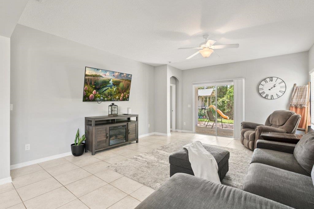 Image 15 of 60 For 117 Mission Cove Cir