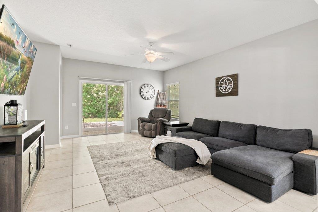 Image 17 of 60 For 117 Mission Cove Cir
