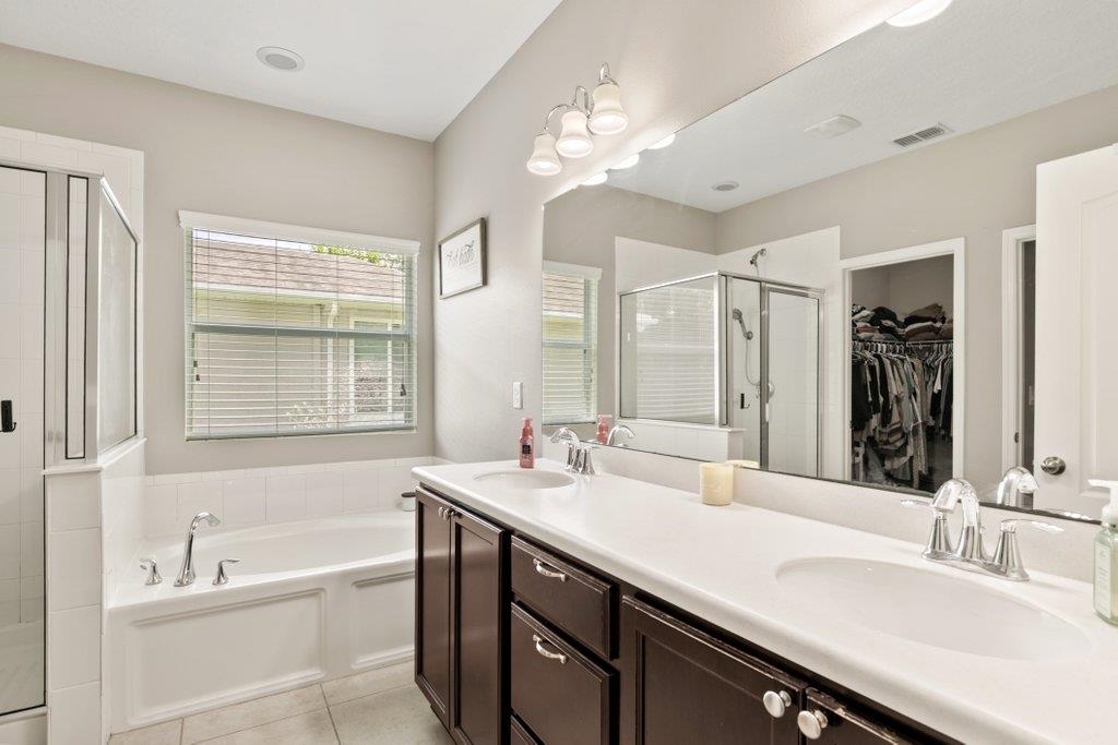 Image 20 of 60 For 117 Mission Cove Cir