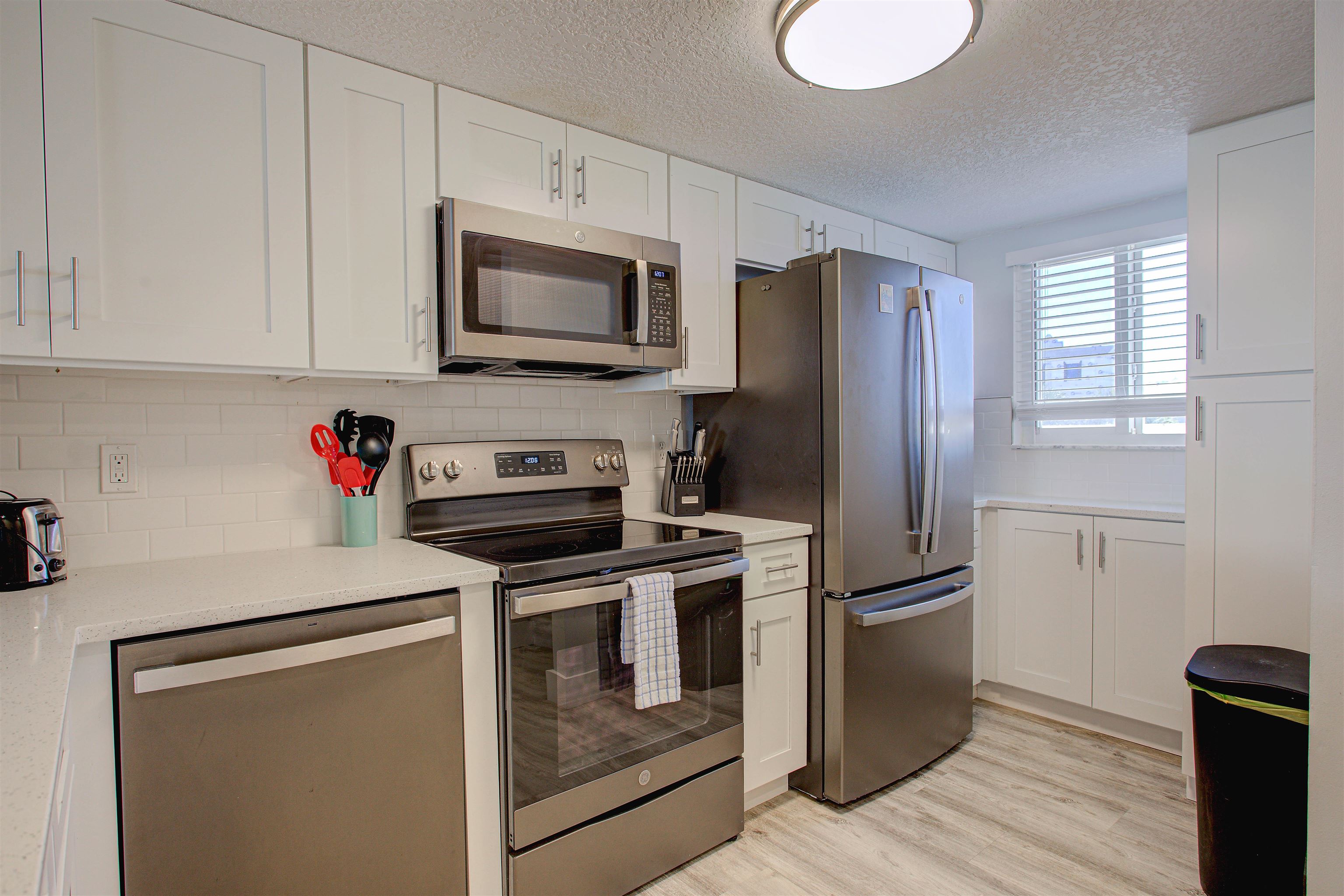 Image 10 of 29 For 390 A1a Beach Blvd  43