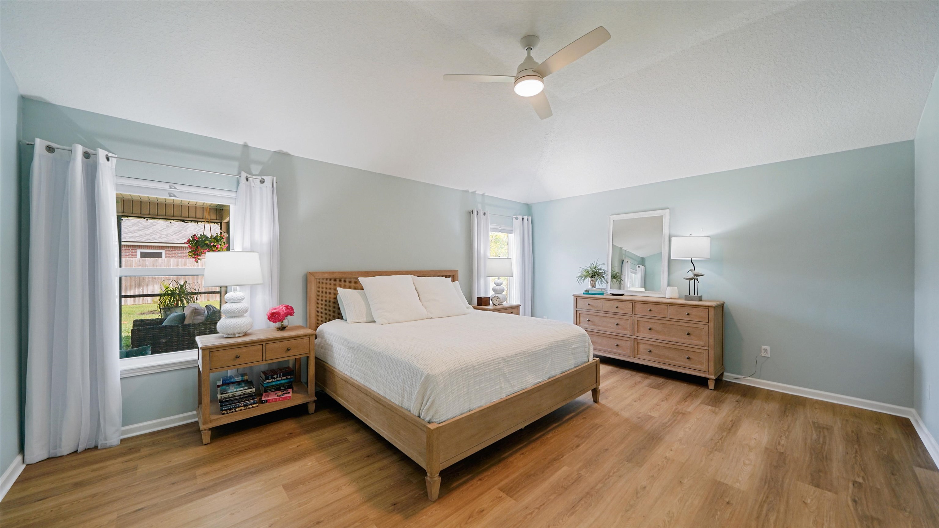 Image 19 of 45 For 2020 Spring Meadows Ct