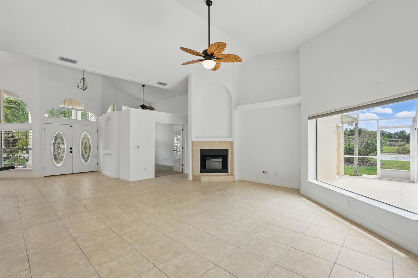 Image 9 of 49 For 47 Old Oak Dr
