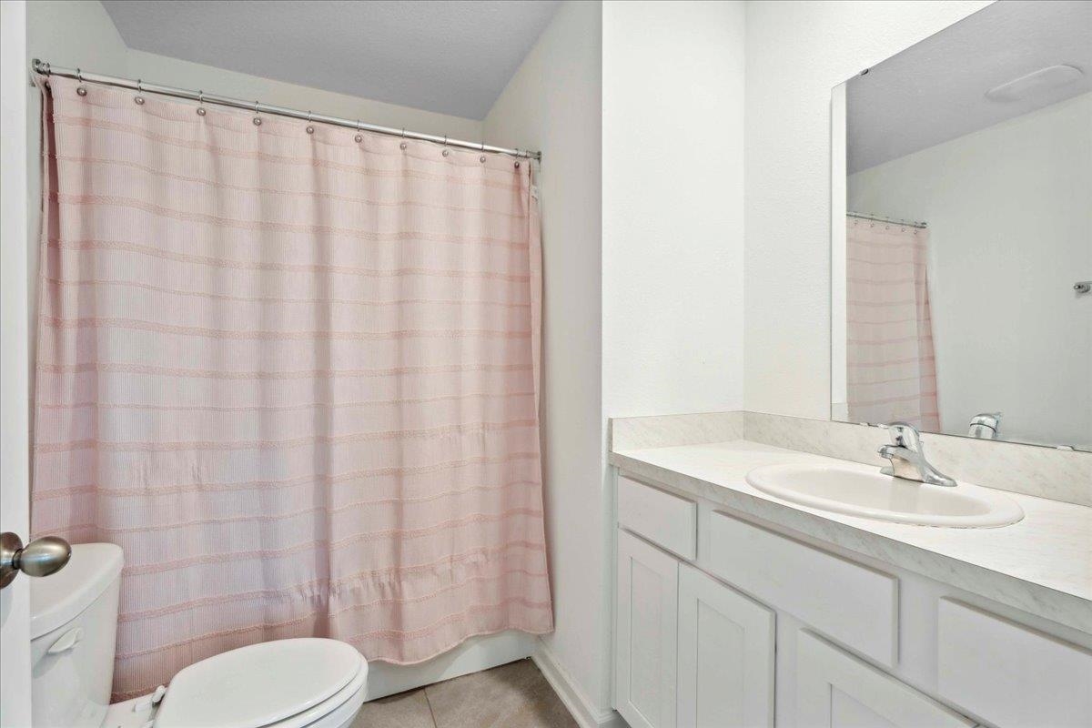 Image 27 of 38 For 180 Stonegate Ave