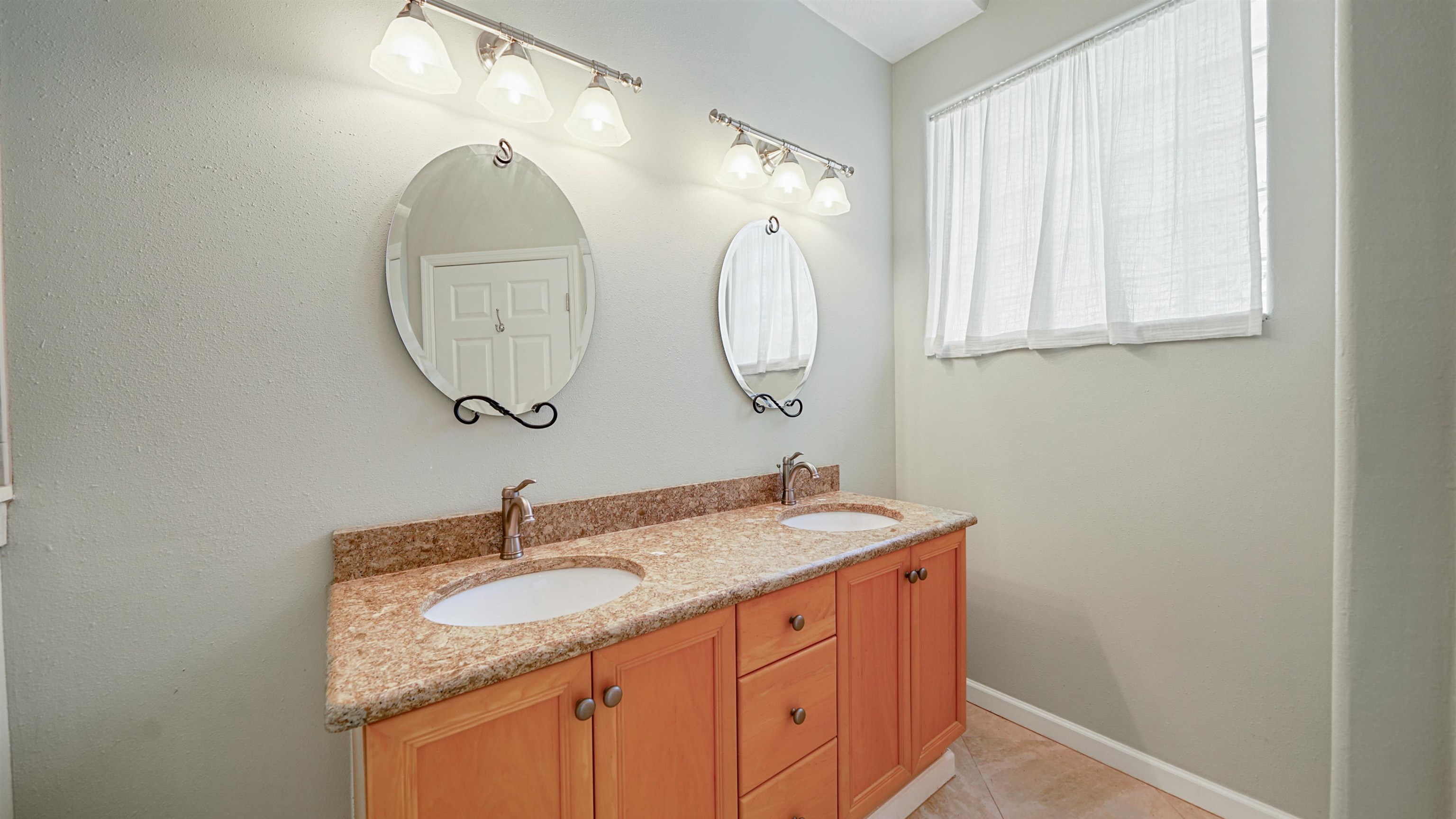 Image 19 of 46 For 165 Cedar Ridge Cir