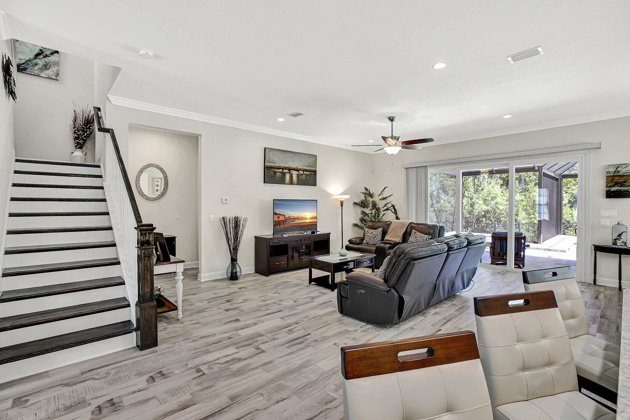 Image 8 of 70 For 384 Freshwater Dr