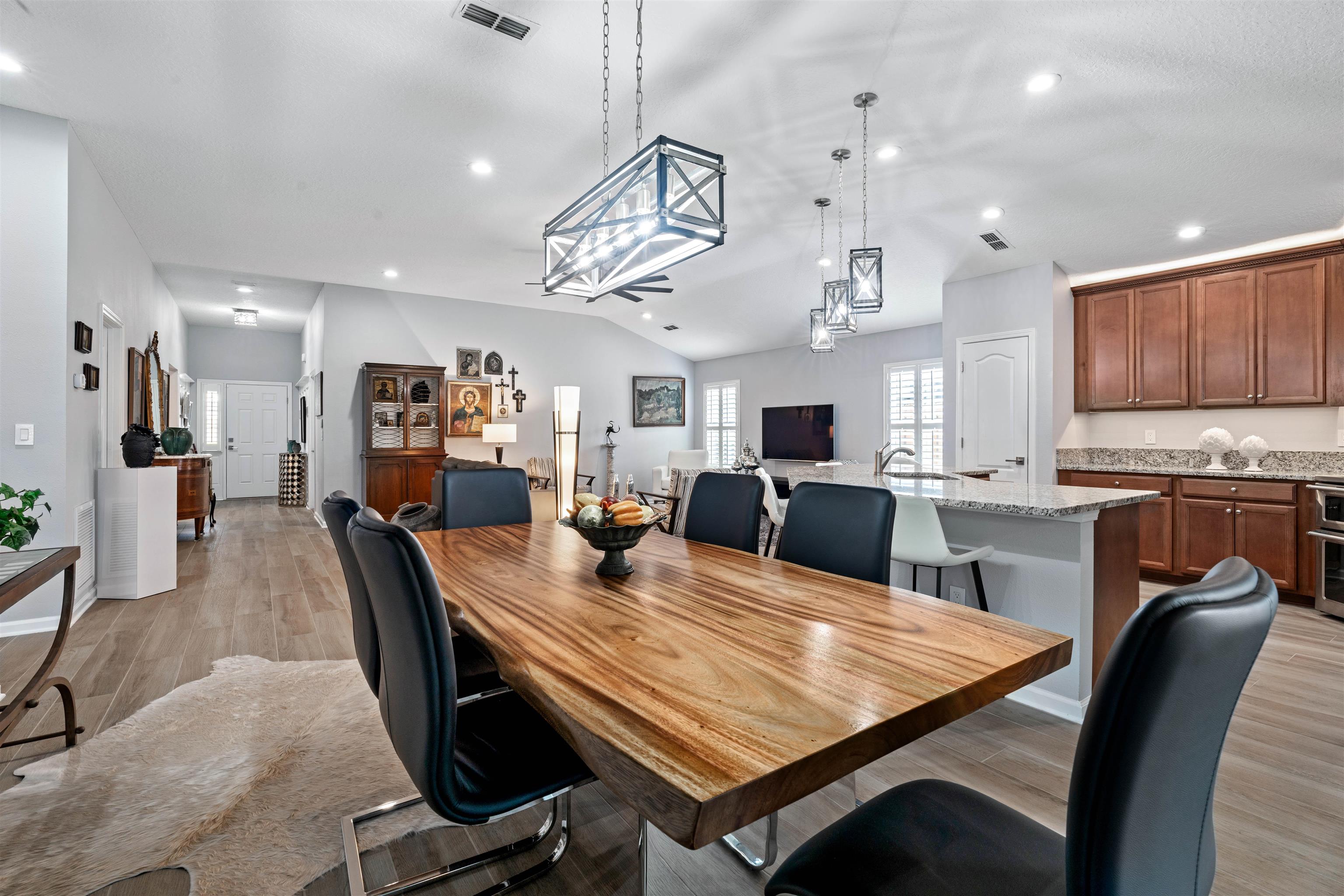 Image 16 of 52 For 271 Roaring Brook Dr