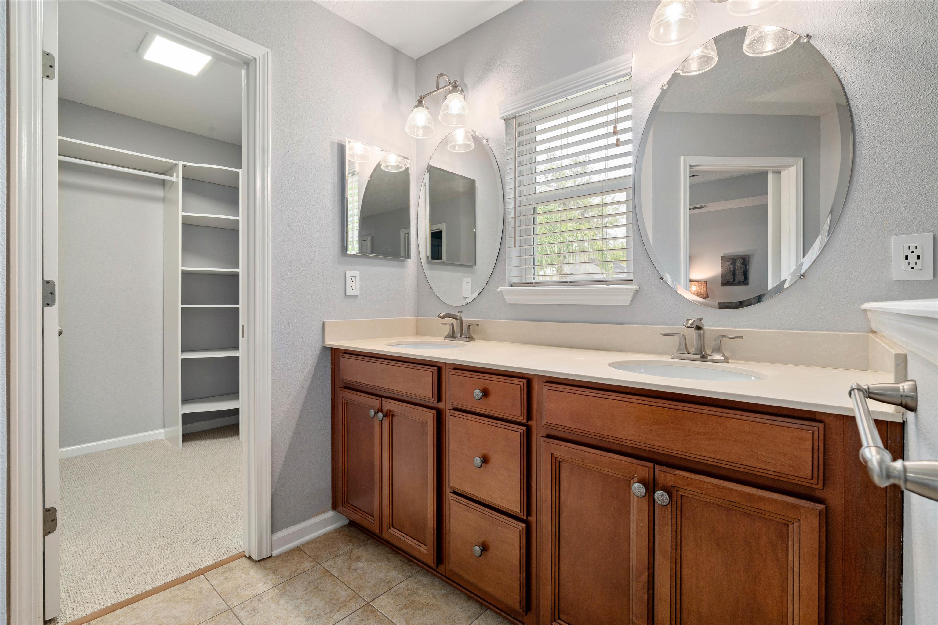 Image 20 of 52 For 271 Roaring Brook Dr