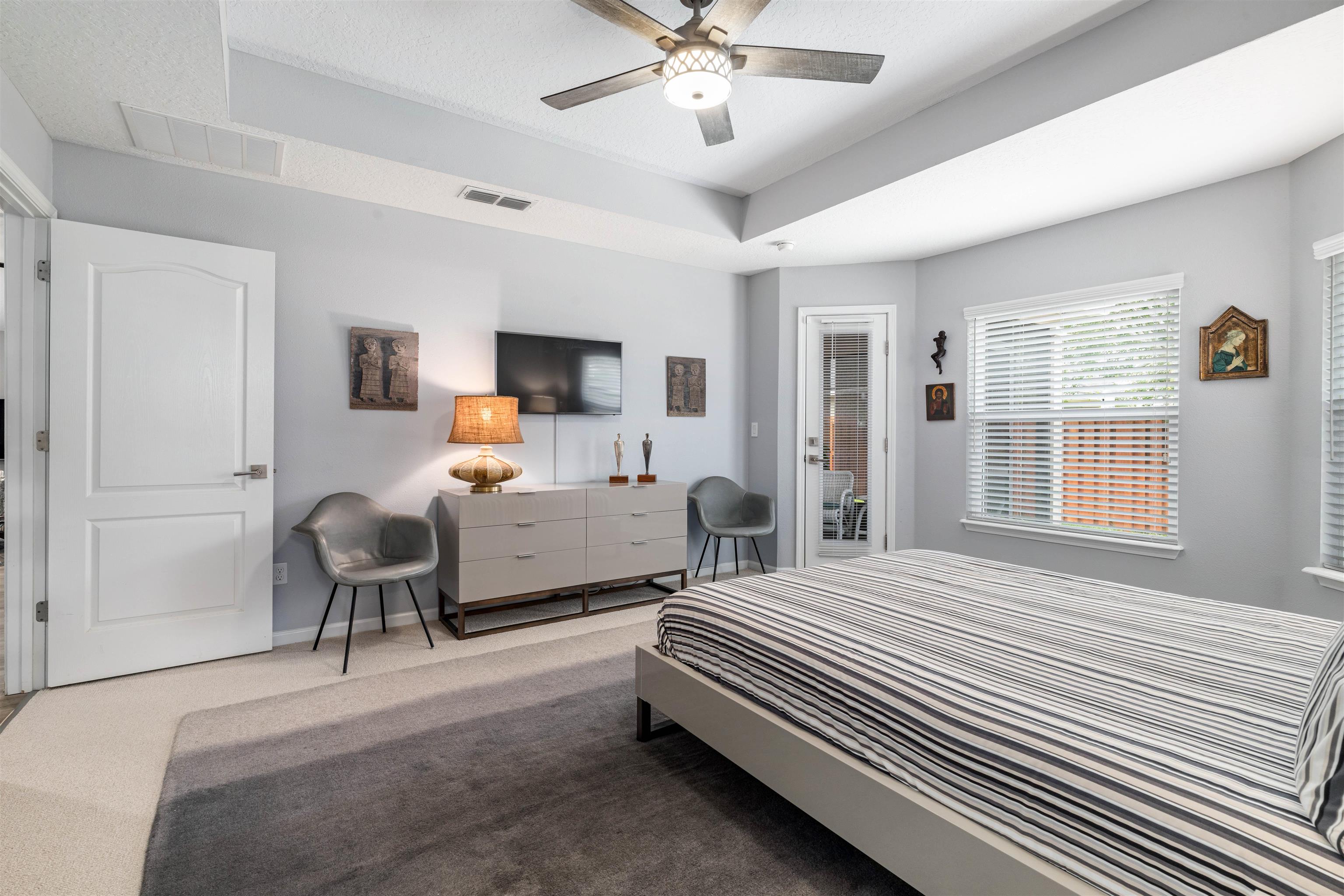 Image 24 of 52 For 271 Roaring Brook Dr