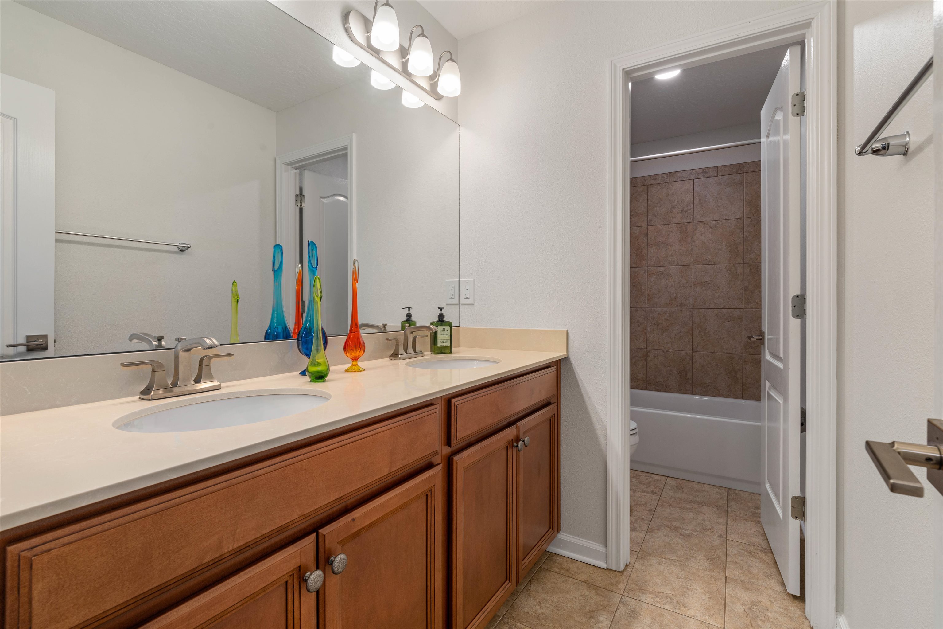 Image 28 of 52 For 271 Roaring Brook Dr