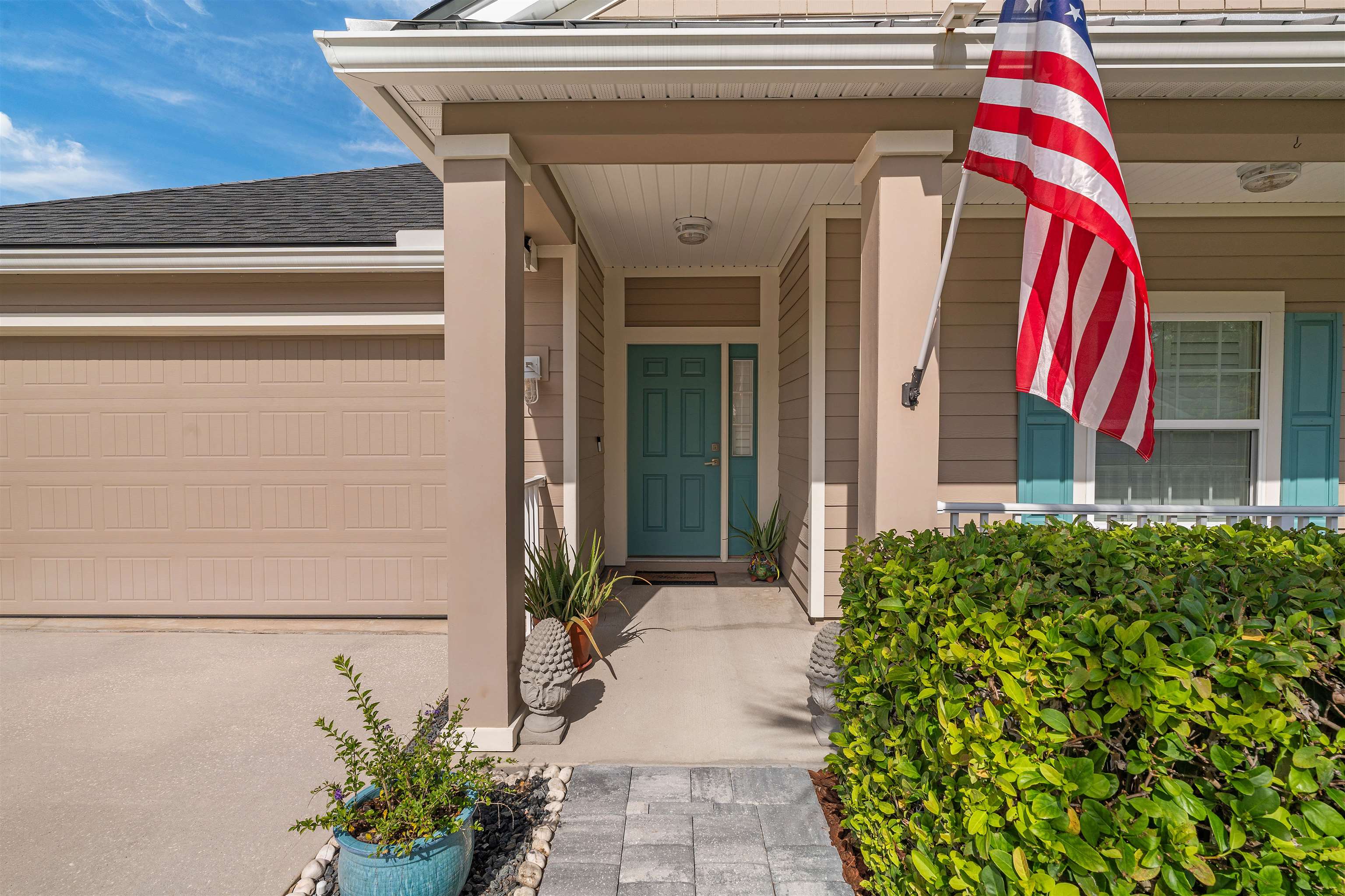 Image 4 of 52 For 271 Roaring Brook Dr
