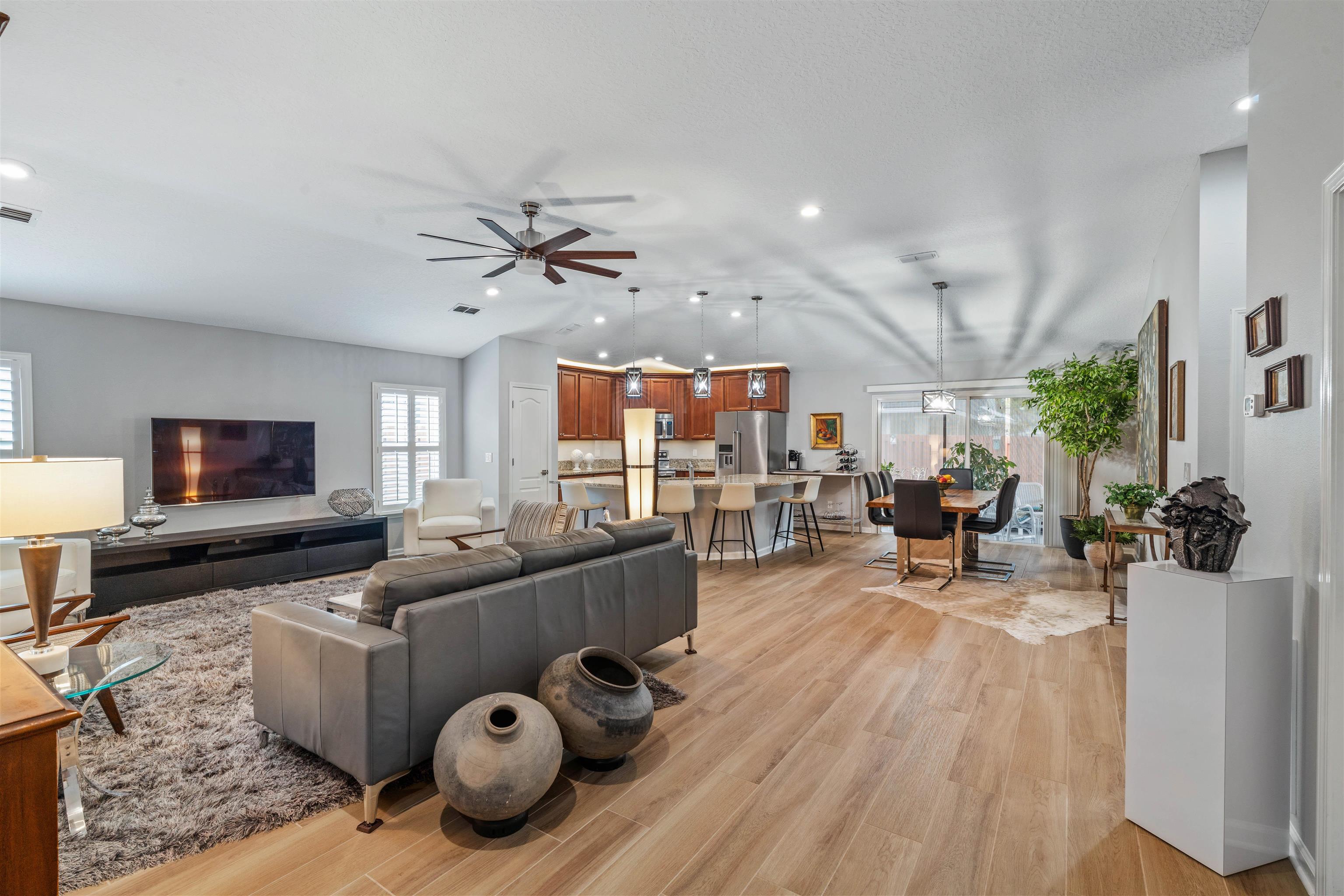 Image 8 of 52 For 271 Roaring Brook Dr