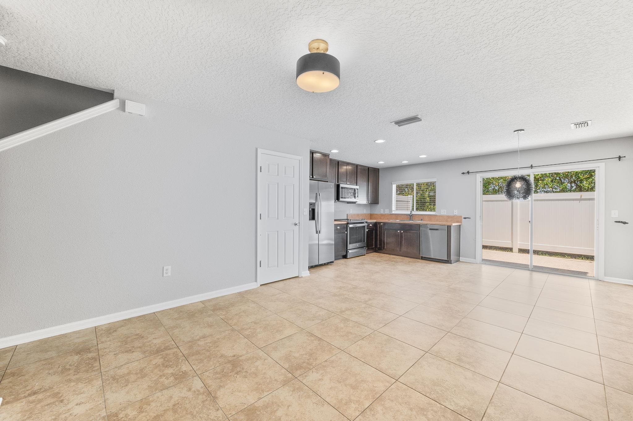 Image 3 of 35 For 113 Islander Dr