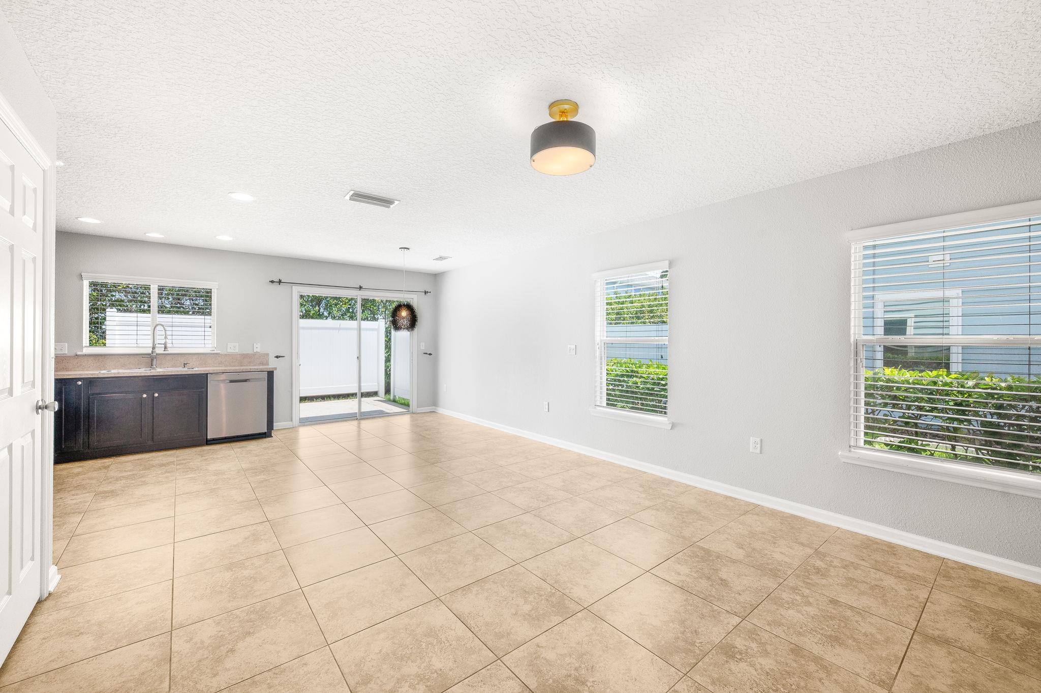 Image 4 of 35 For 113 Islander Dr