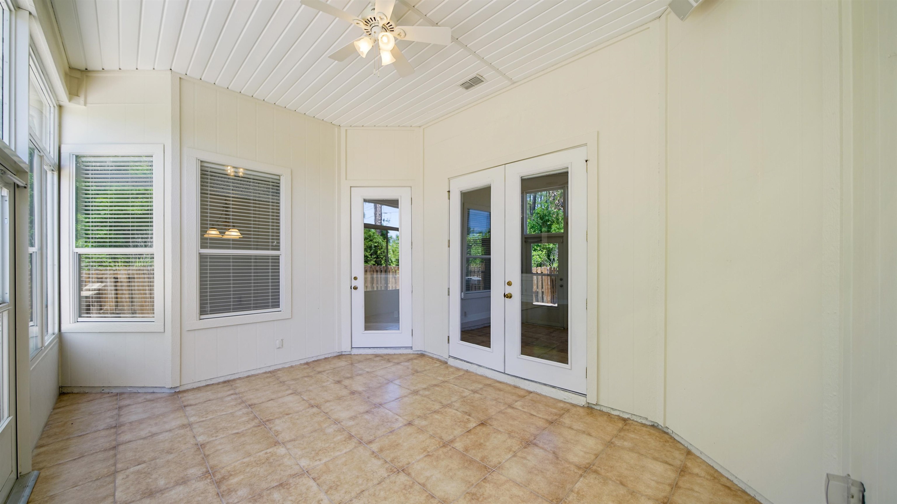 Image 16 of 43 For 1804 Ferncreek Dr