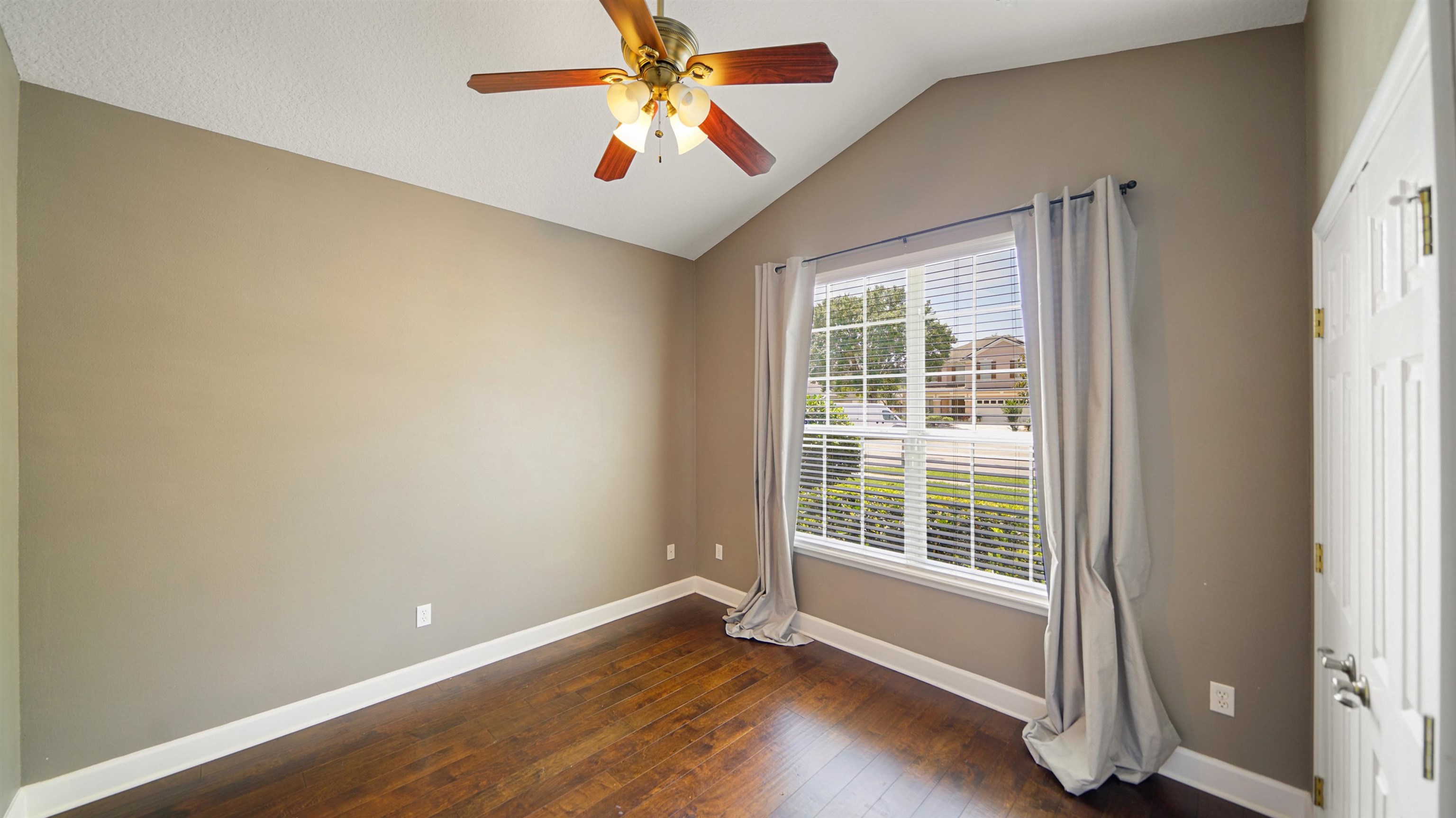 Image 26 of 43 For 1804 Ferncreek Dr
