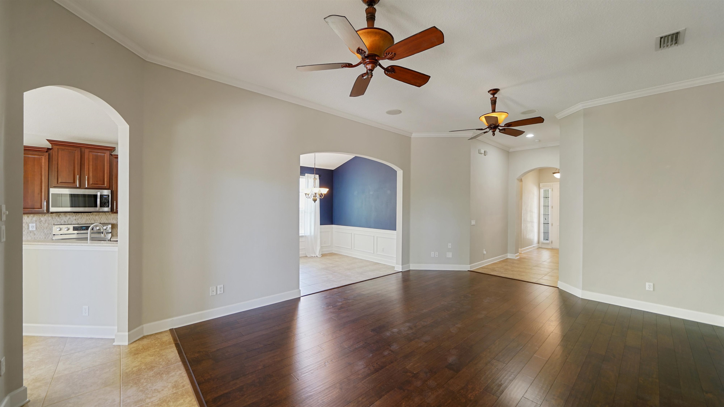 Image 4 of 43 For 1804 Ferncreek Dr