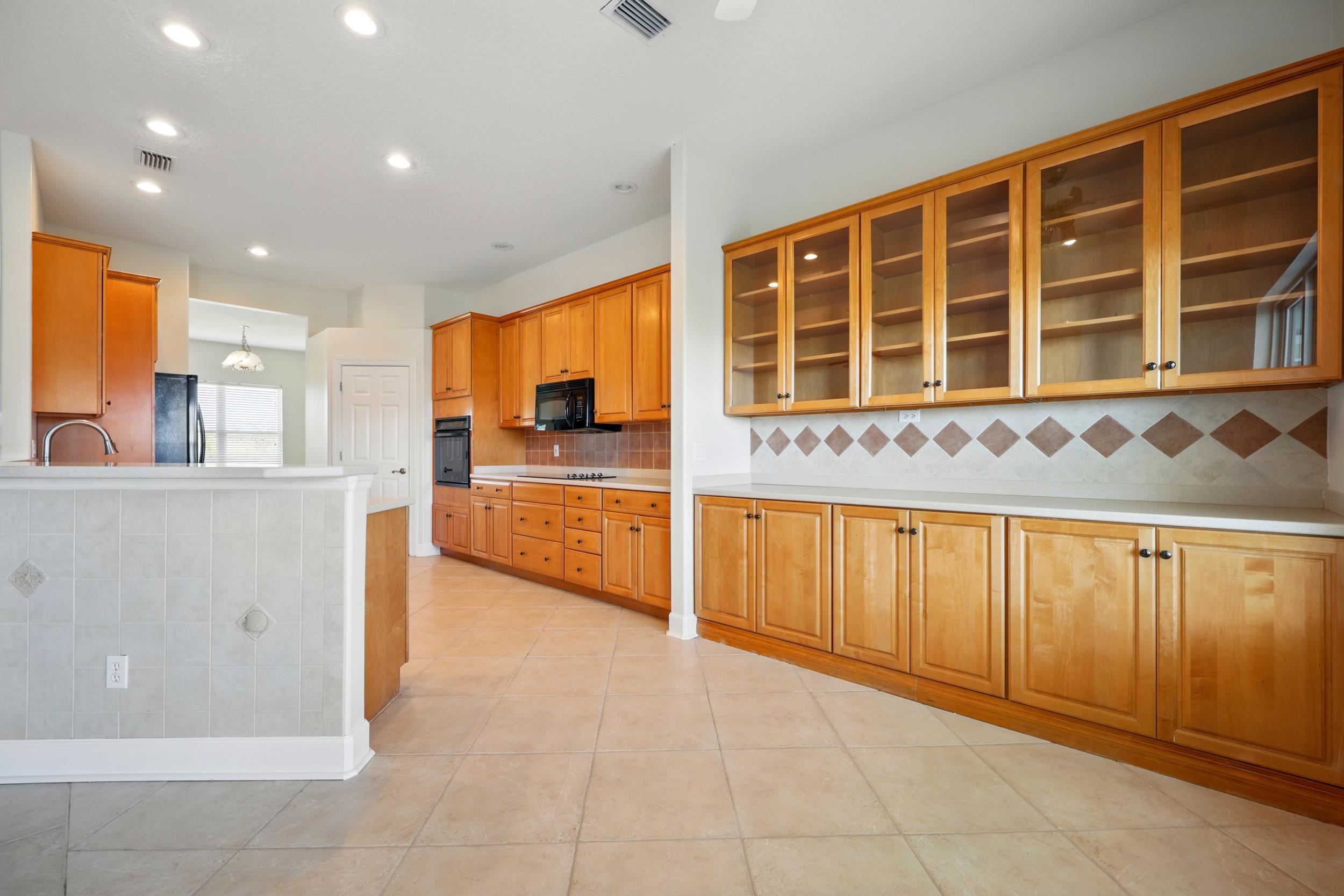 Image 25 of 67 For 500 Seagate Ln