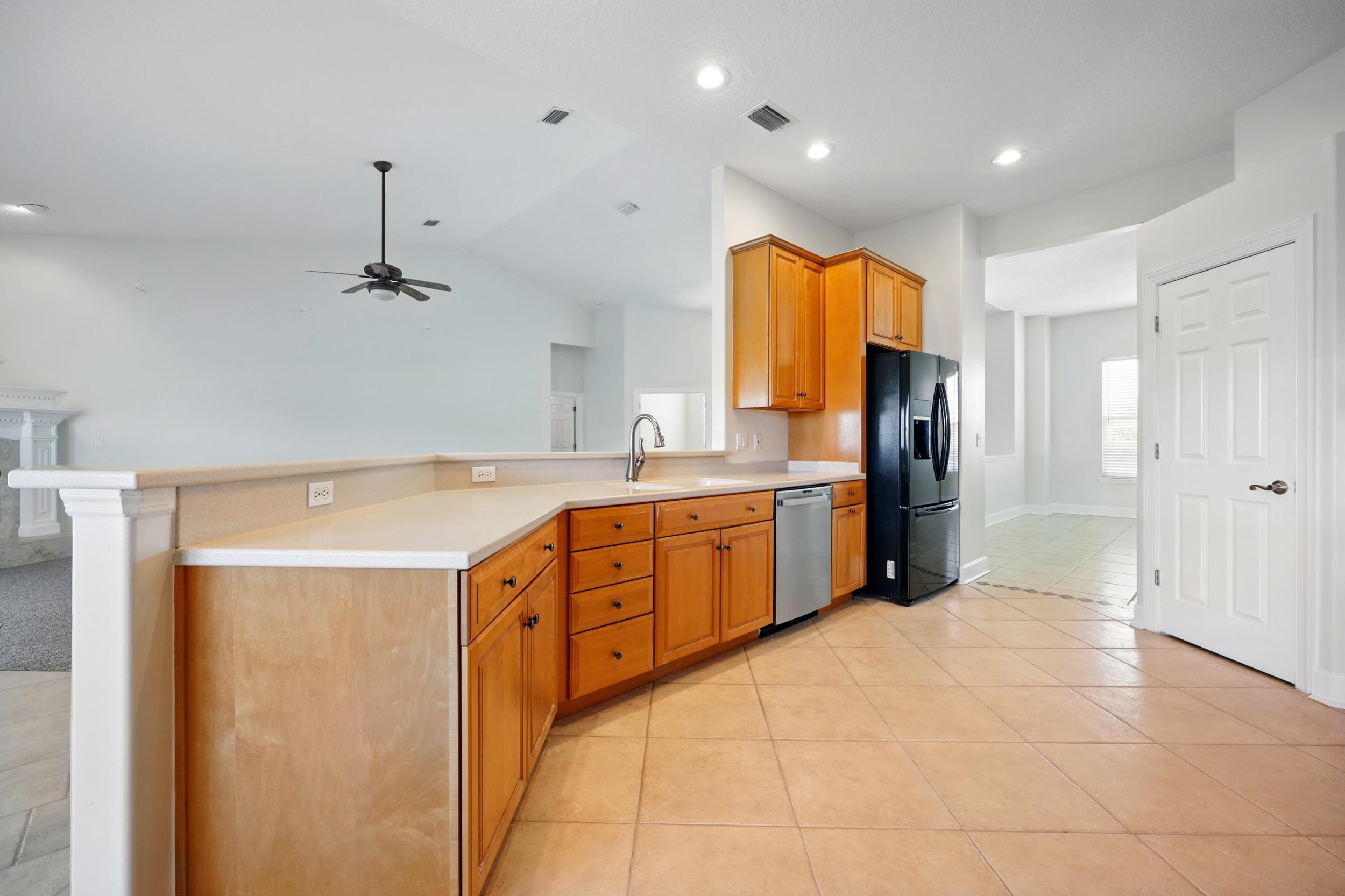 Image 26 of 67 For 500 Seagate Ln