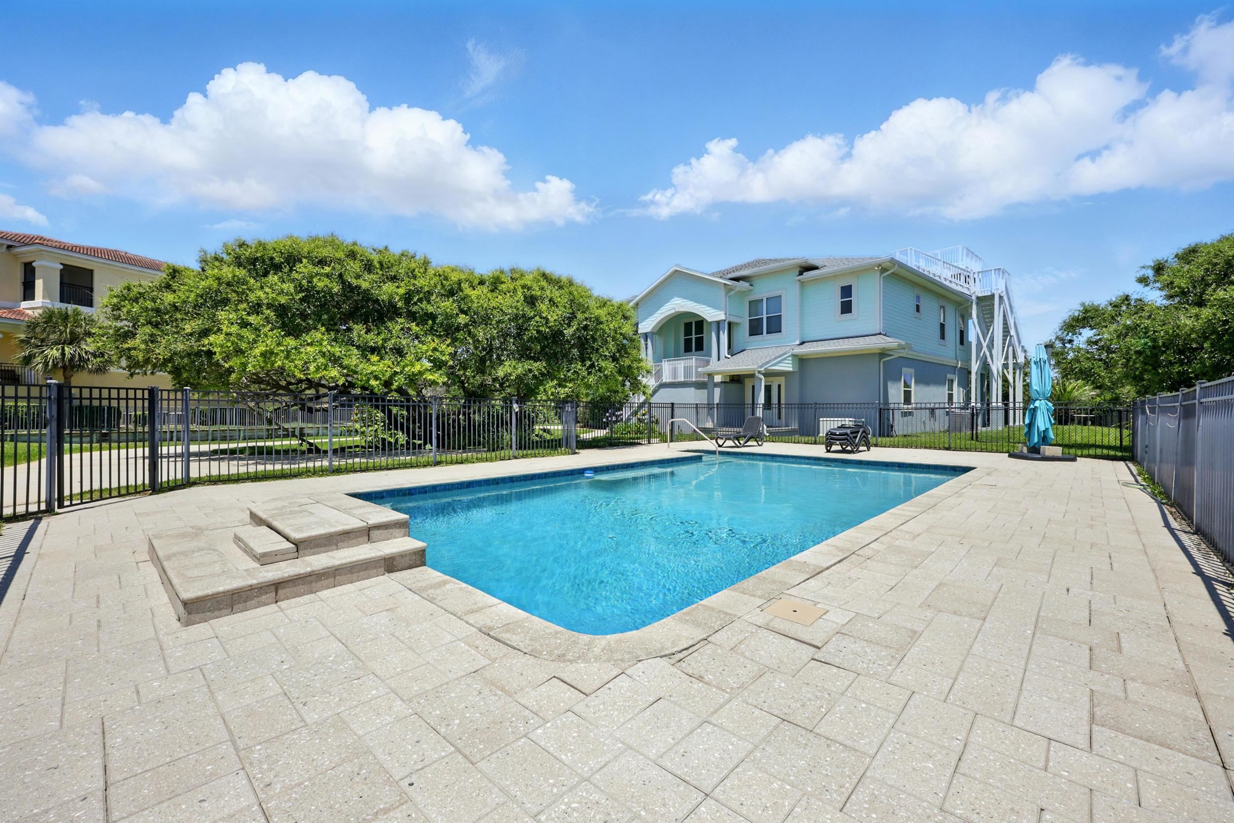Image 4 of 67 For 500 Seagate Ln