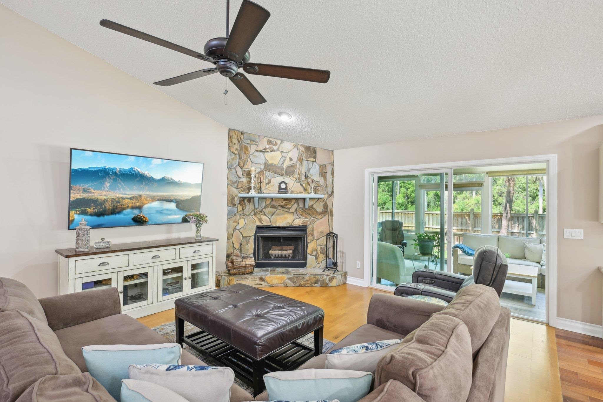 Image 4 of 30 For 105 Solano Woods Dr