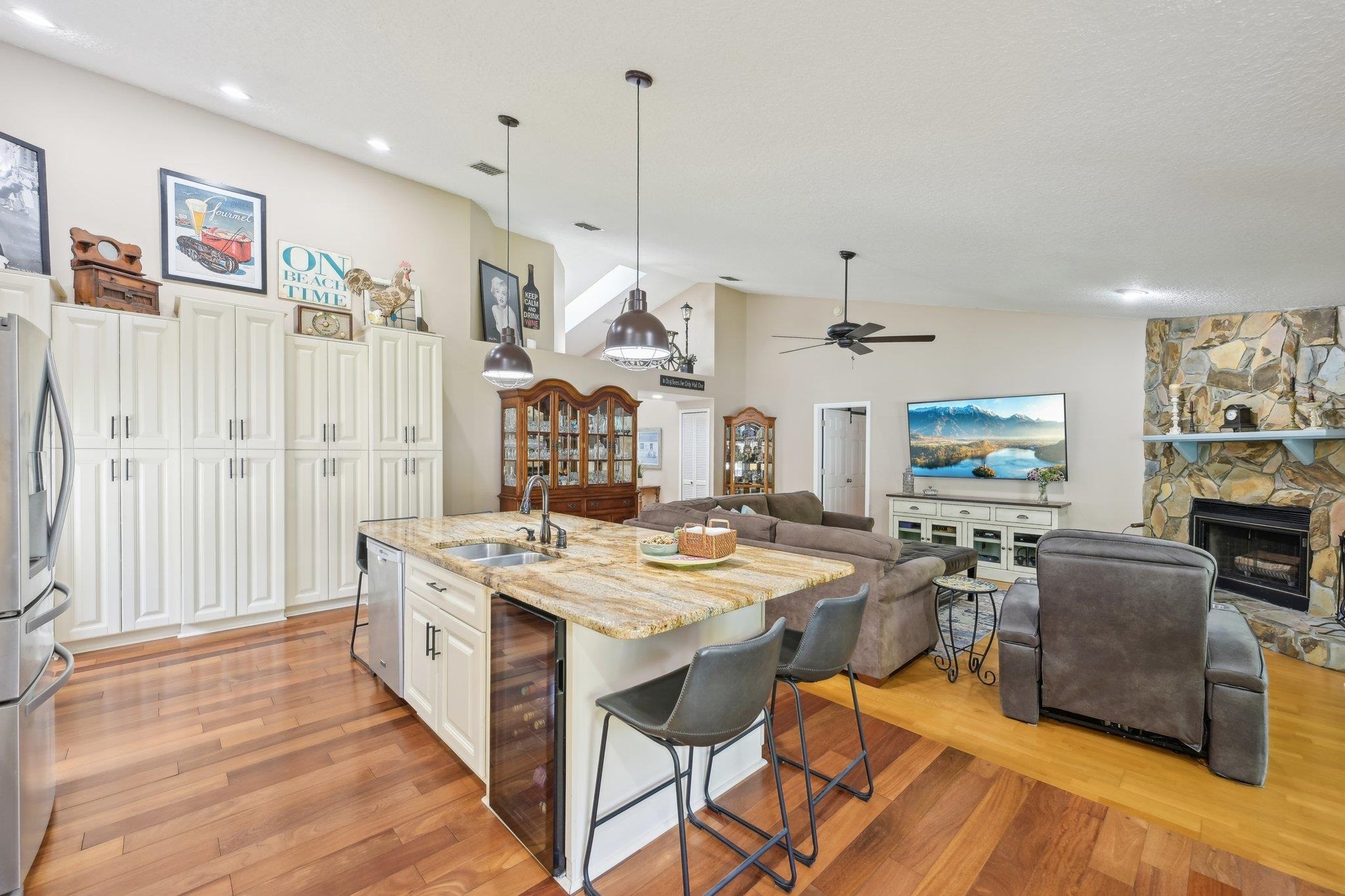 Image 5 of 30 For 105 Solano Woods Dr