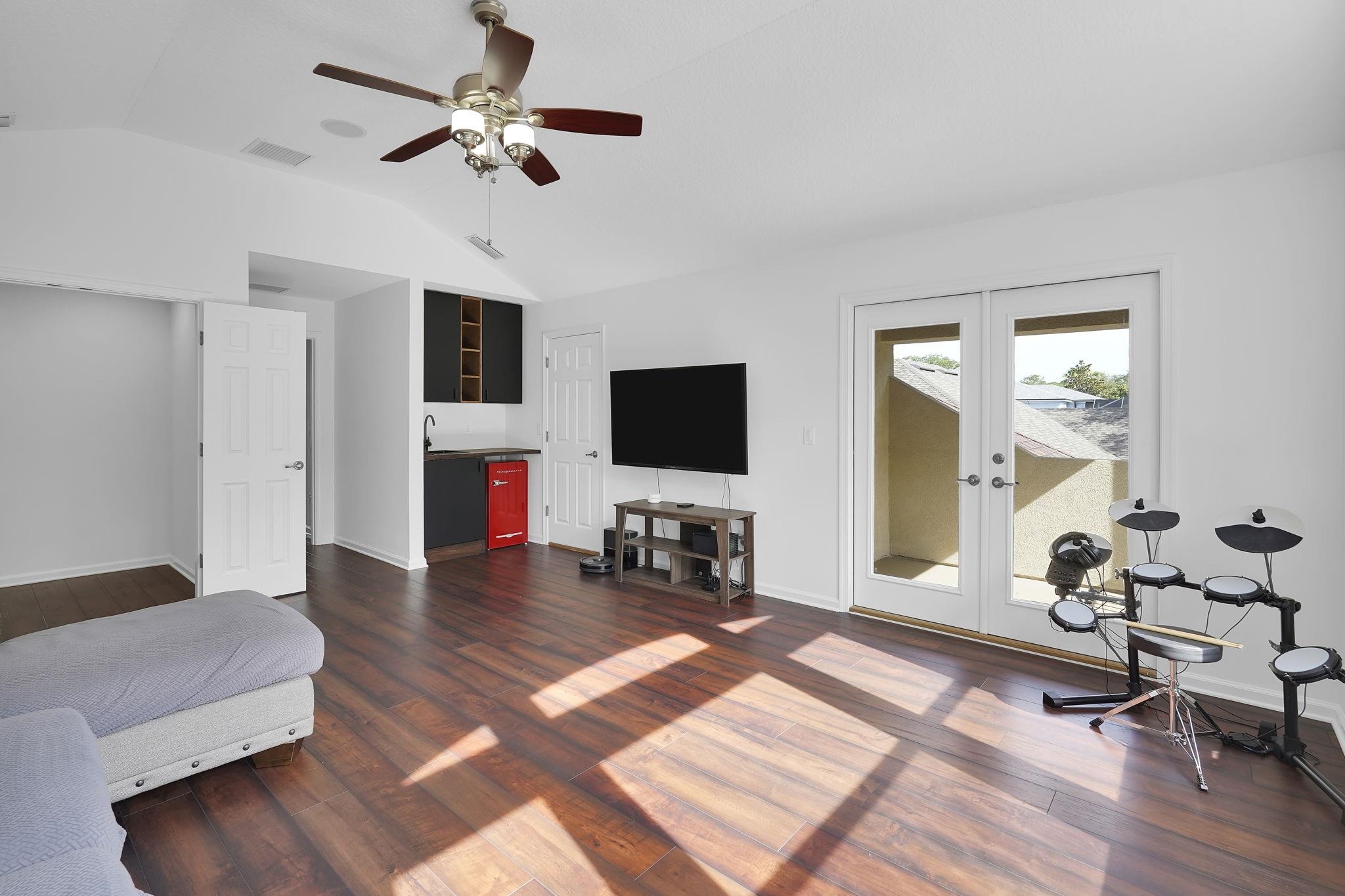 Image 40 of 89 For 545 Sebastian Square