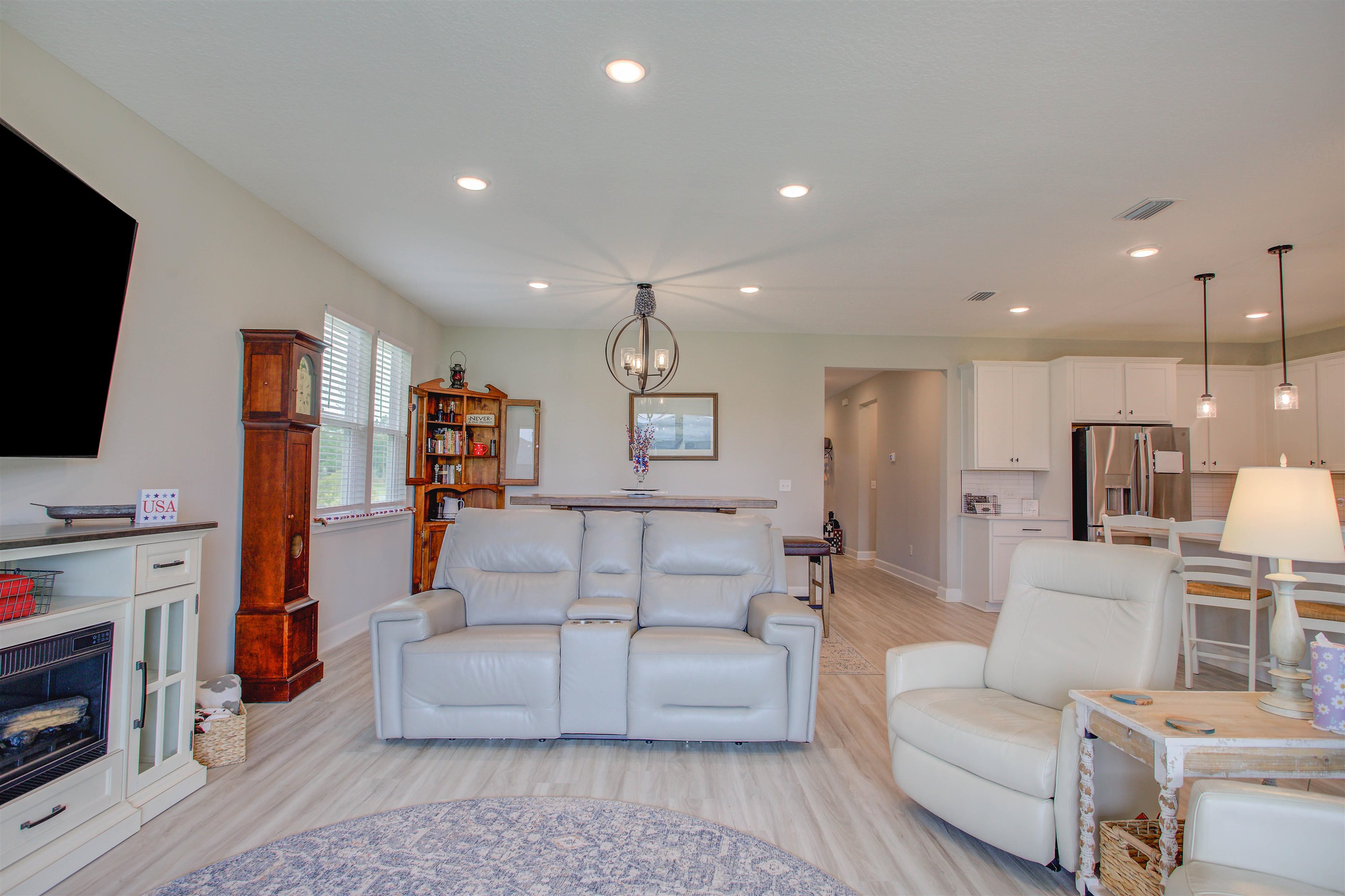 Image 9 of 45 For 24 Pepperpike Way