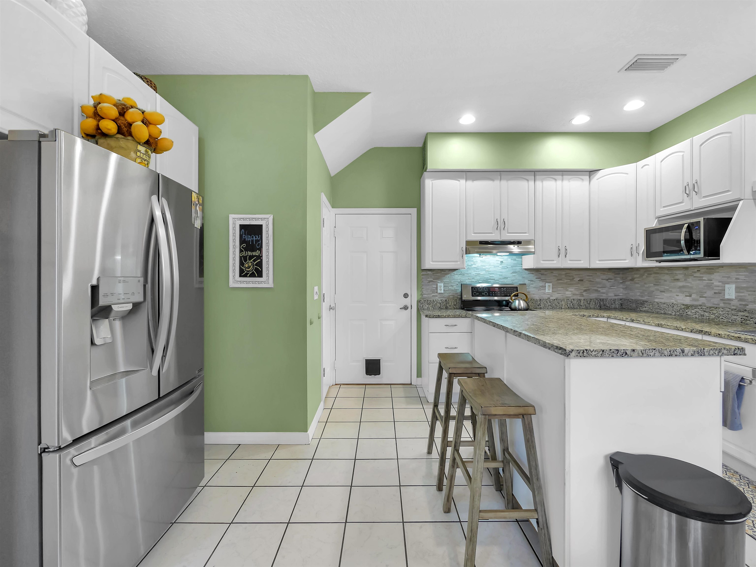 Image 11 of 40 For 10 Seminole Dr