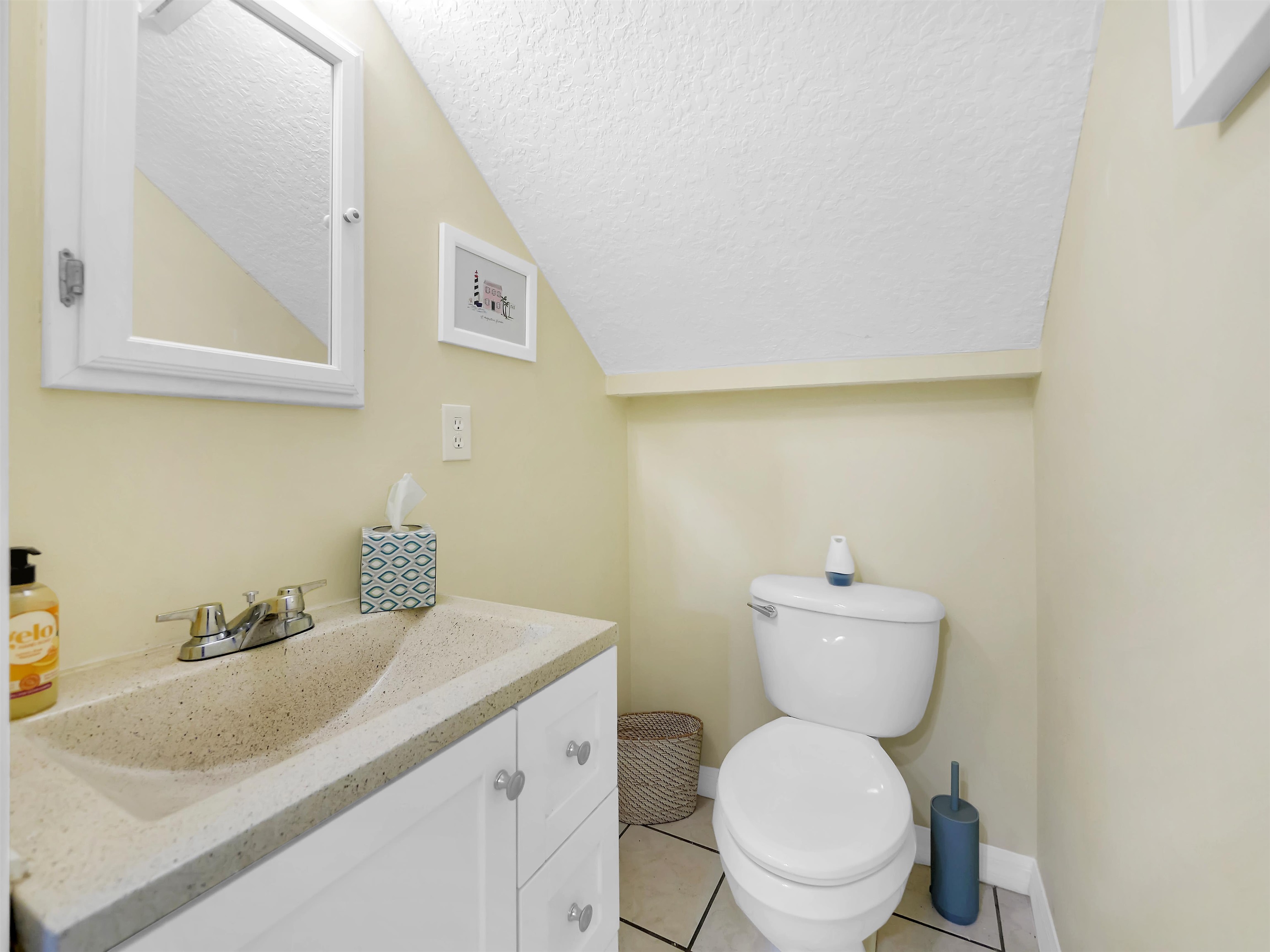 Image 13 of 40 For 10 Seminole Dr