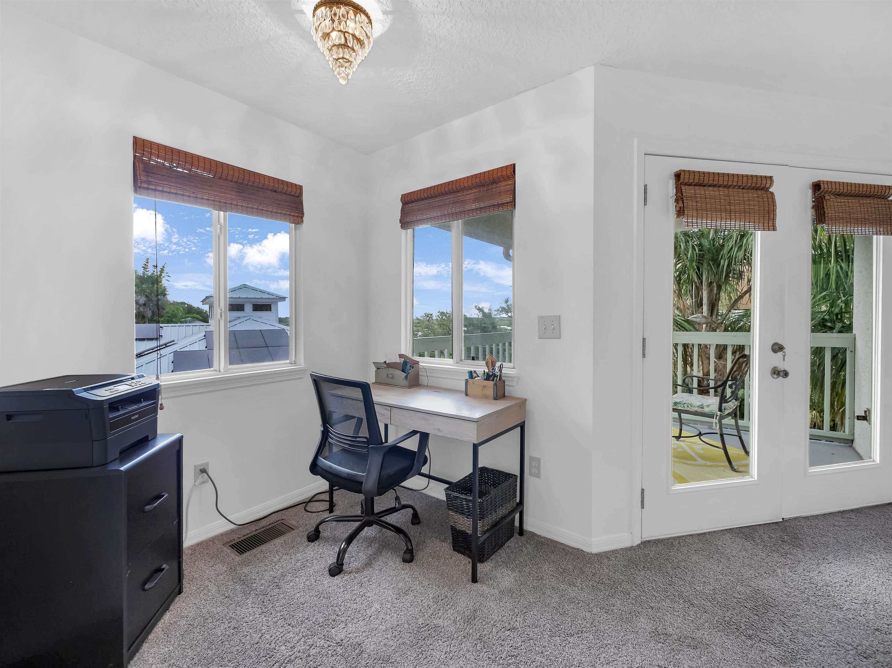 Image 20 of 40 For 10 Seminole Dr