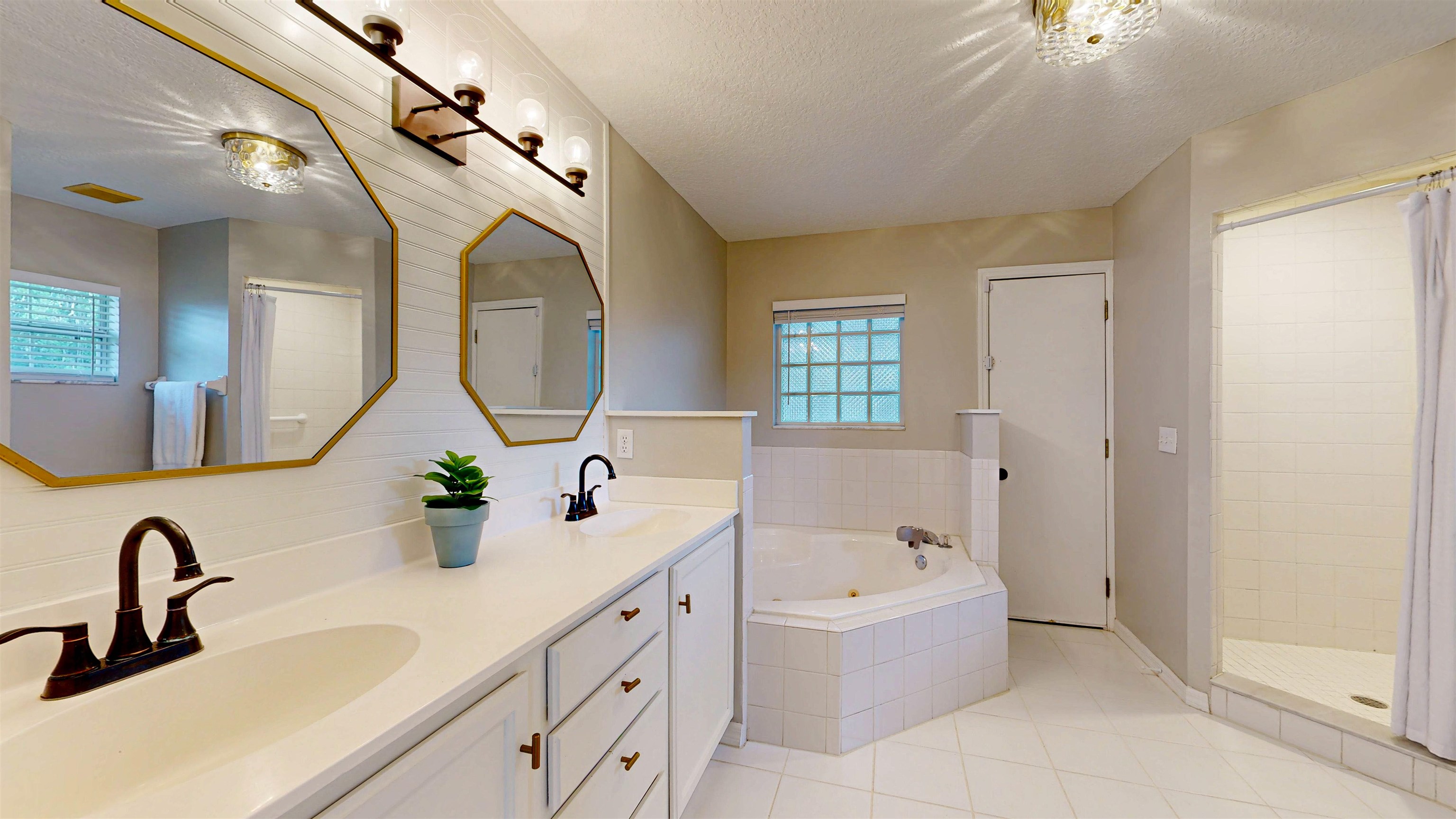 Image 19 of 41 For 4705 Innisbrook Ct N