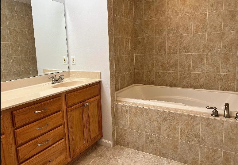 Image 7 of 11 For 264 Gibraltar Court 307  307