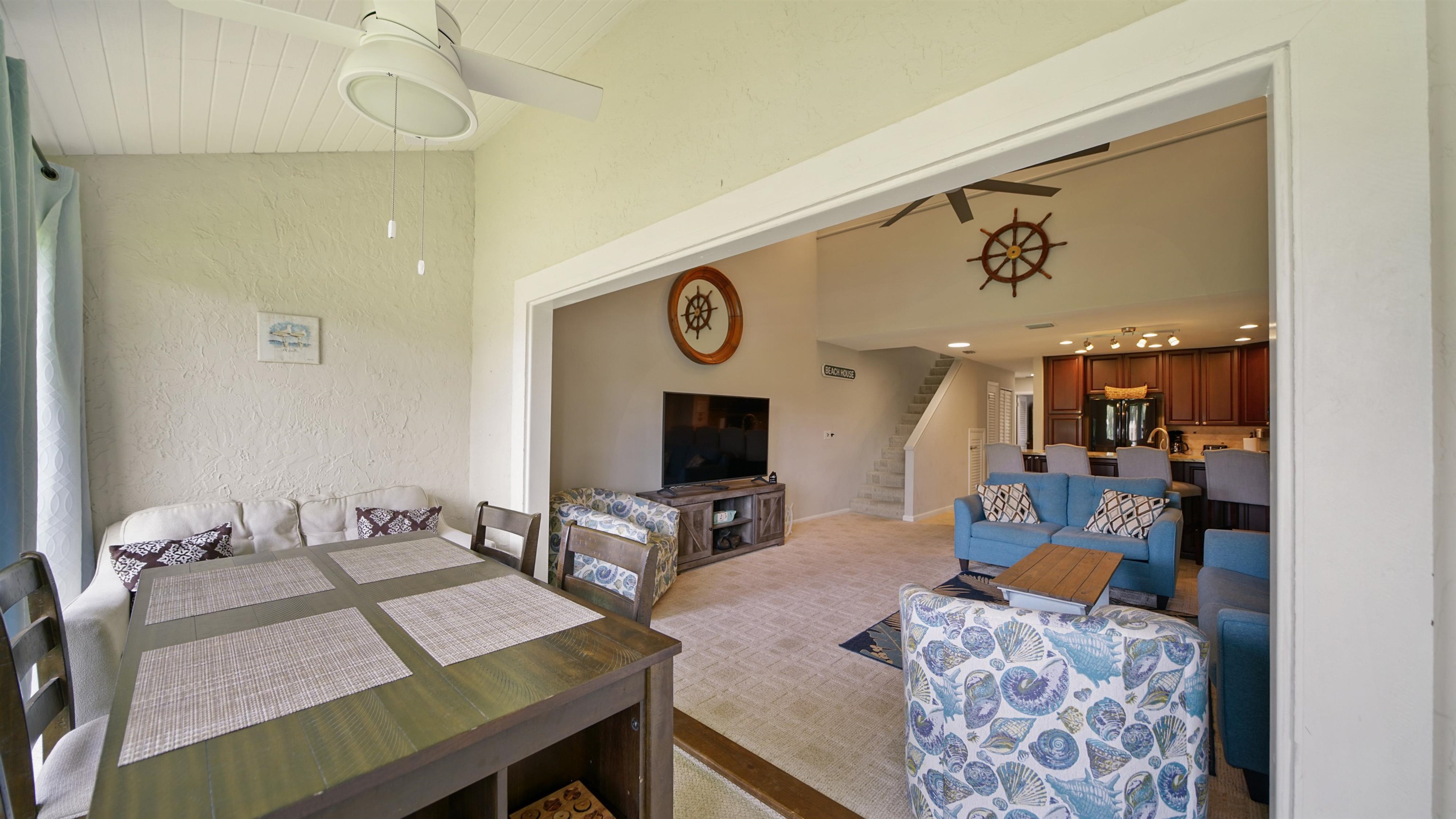Image 13 of 51 For 87 Village Del Lago Cir