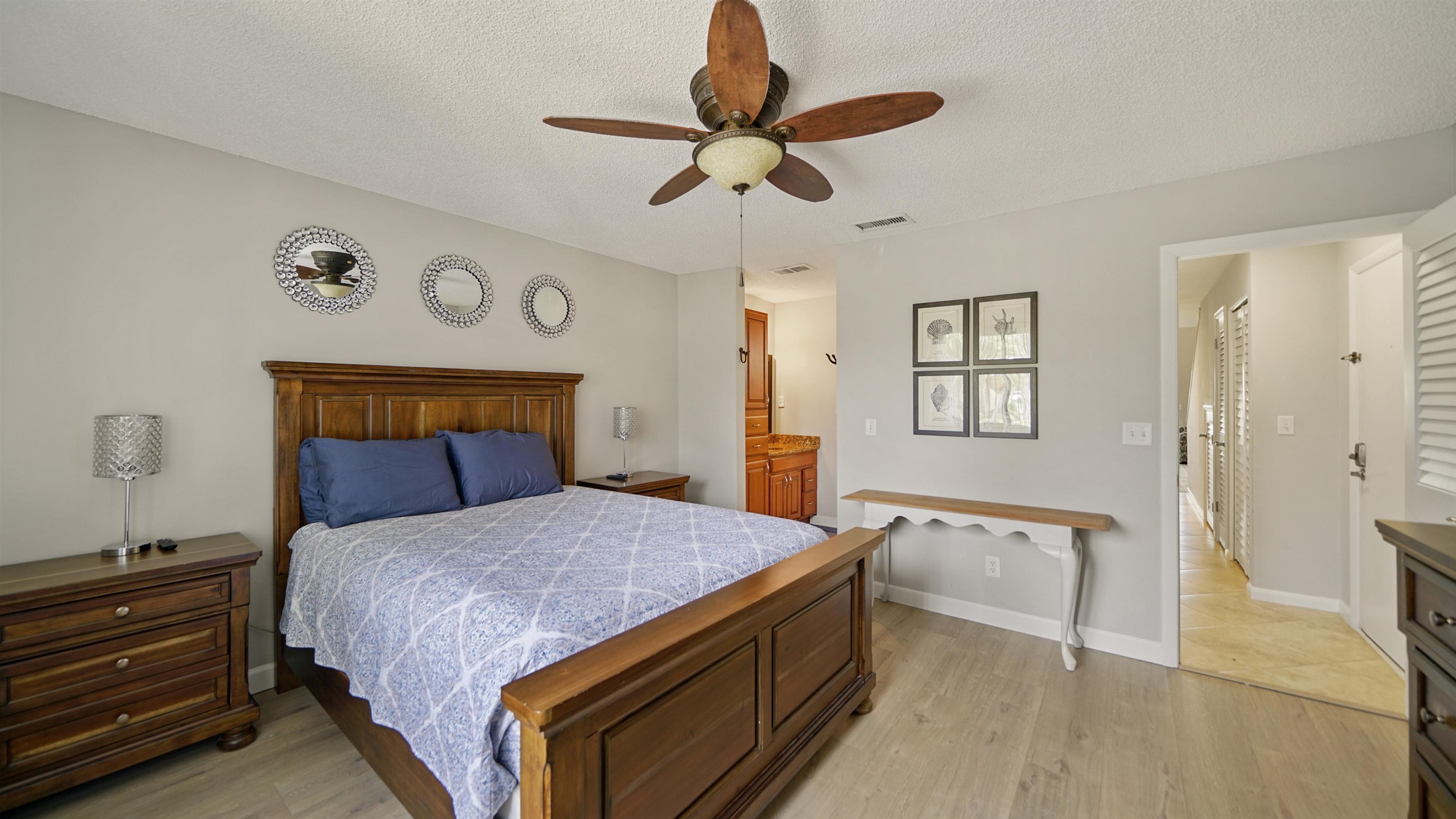 Image 16 of 51 For 87 Village Del Lago Cir