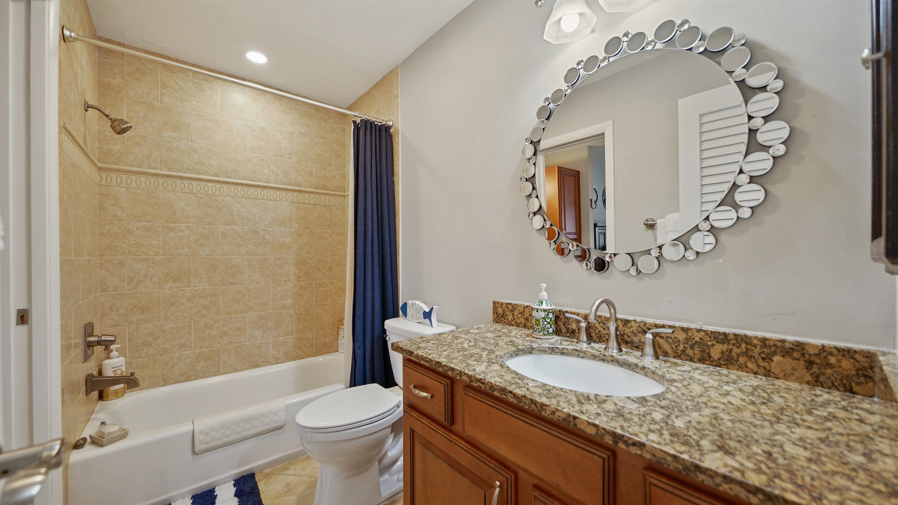 Image 19 of 51 For 87 Village Del Lago Cir