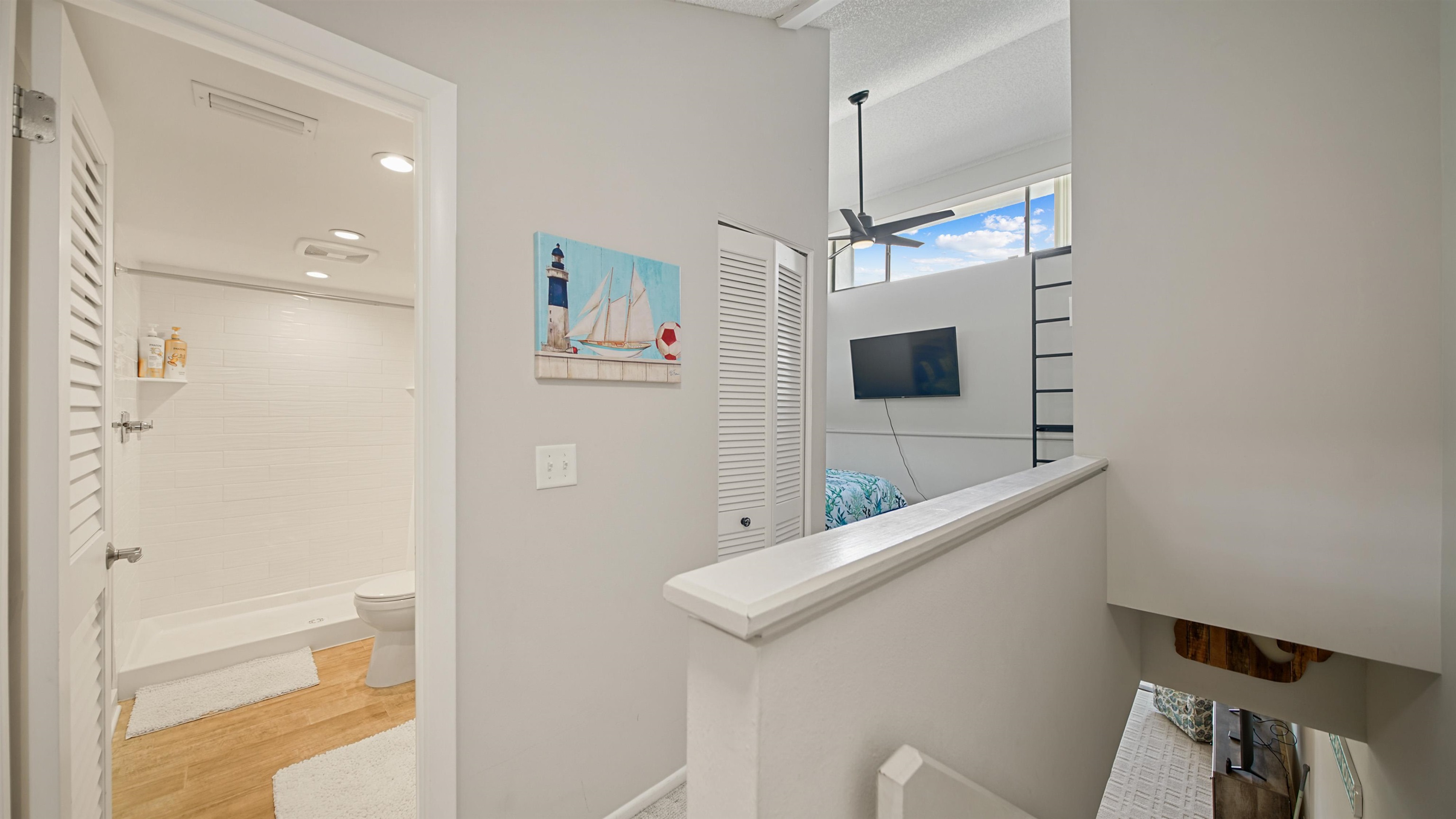 Image 21 of 51 For 87 Village Del Lago Cir