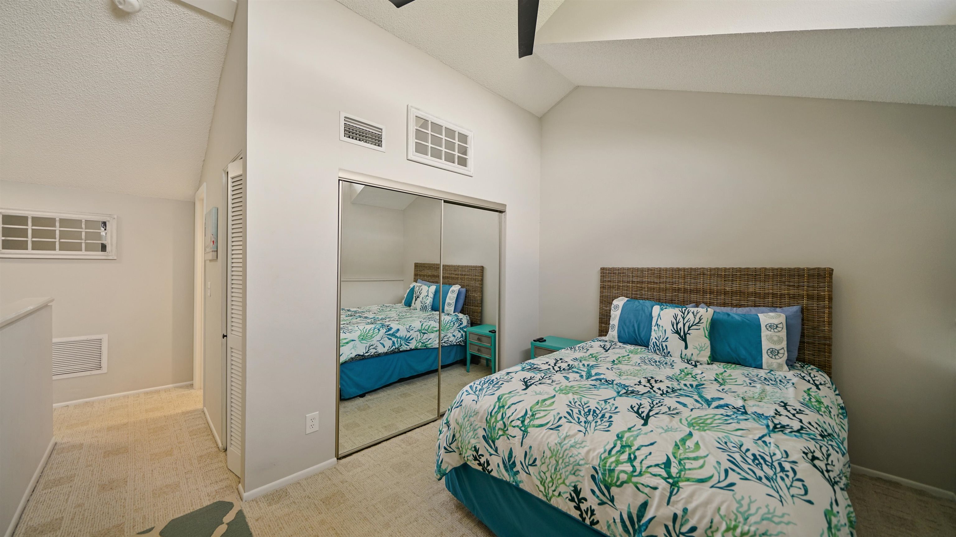 Image 24 of 51 For 87 Village Del Lago Cir