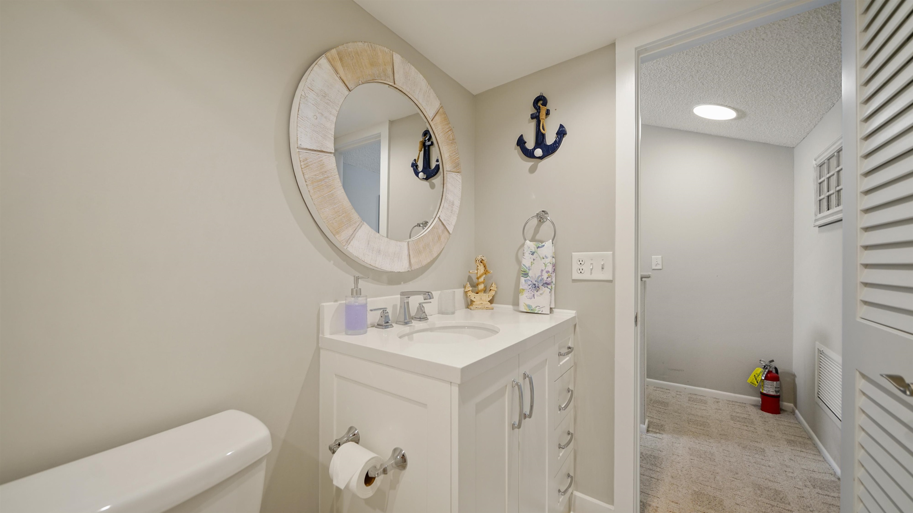 Image 26 of 51 For 87 Village Del Lago Cir