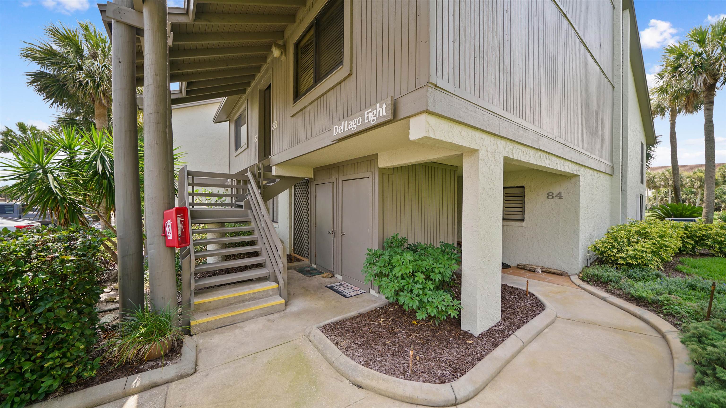 Image 4 of 51 For 87 Village Del Lago Cir